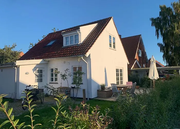 Lovely Villa With Children\'S Rooms And Edible Garden
