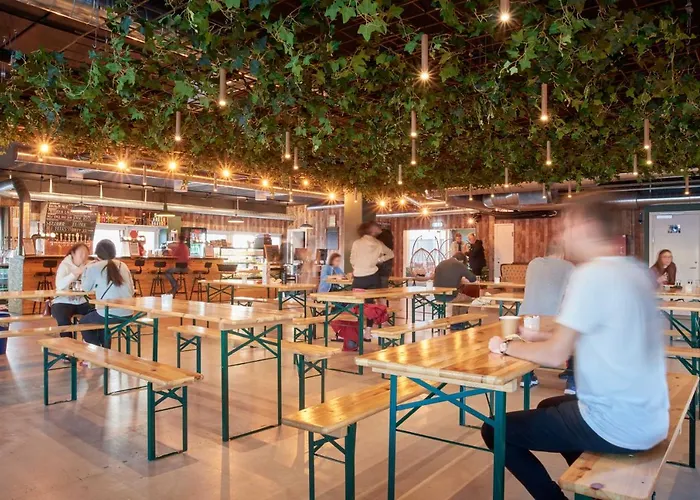 Urban Camper Hostel & Bar
