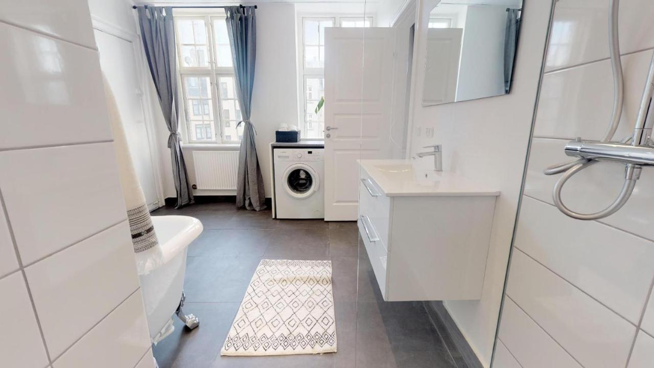 Big 4 Bedroom Flat With Bathtub By Cph Hall Square Apartment Copenhagen