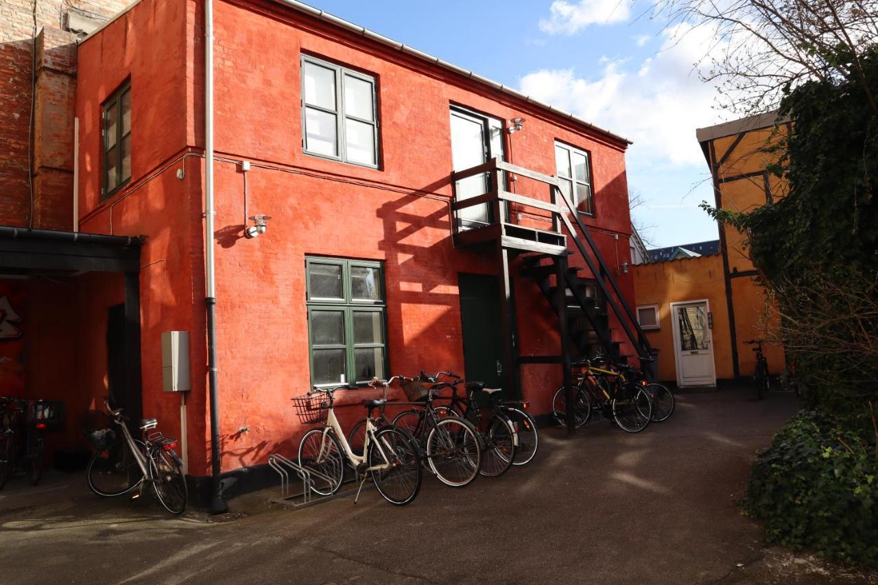 Charming Red Courtyard Copenhaga