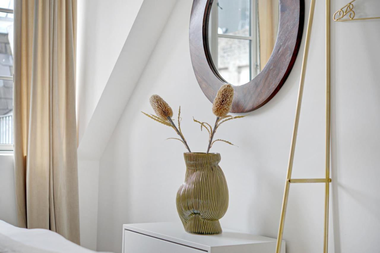 Sanders Regent - Adorable One-bedroom Near Square