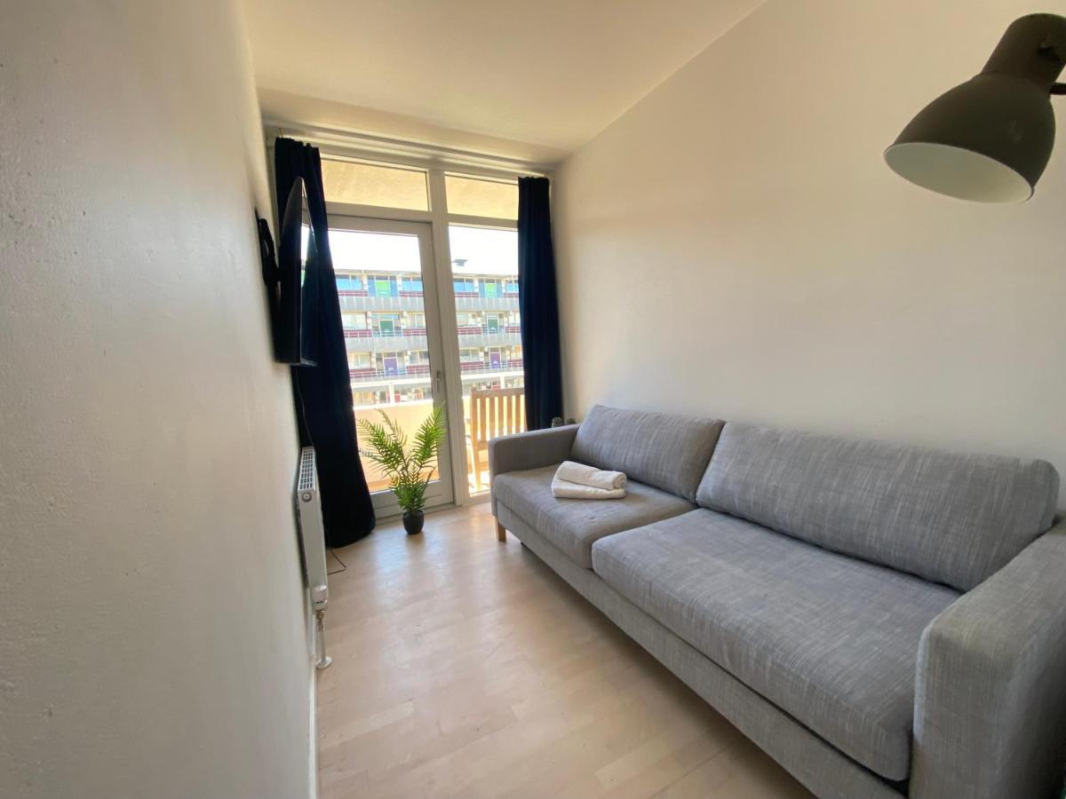 Apartment With Balcony, Free Parking & Elevator