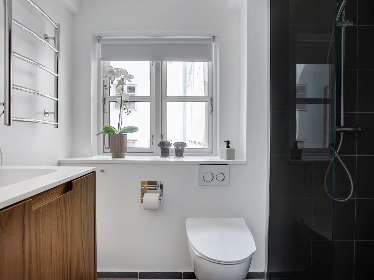 Sanders Regent - Precious One-bedroom Near Square Apartment