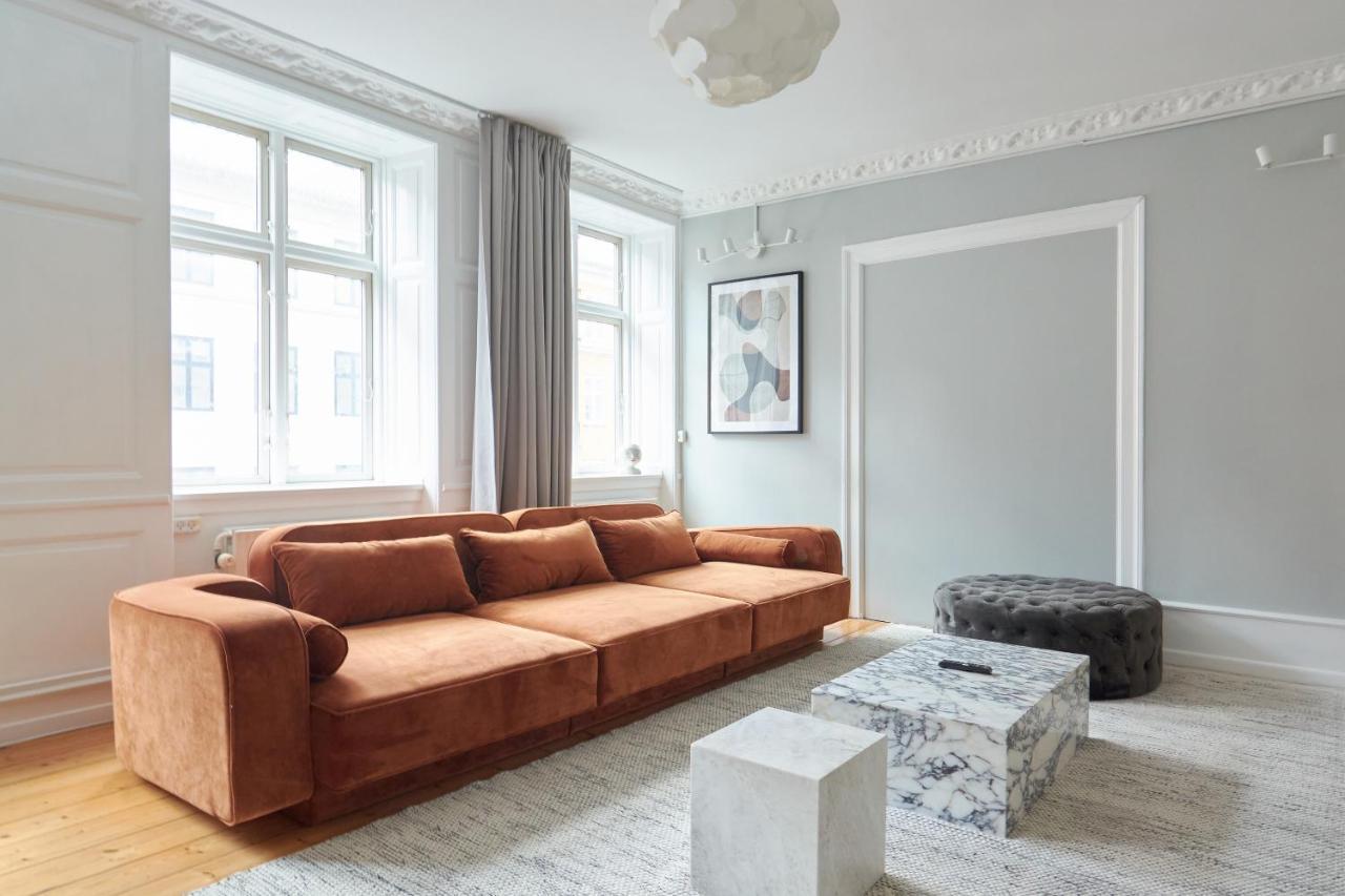 Large Modern Flats By Meat Packing District In