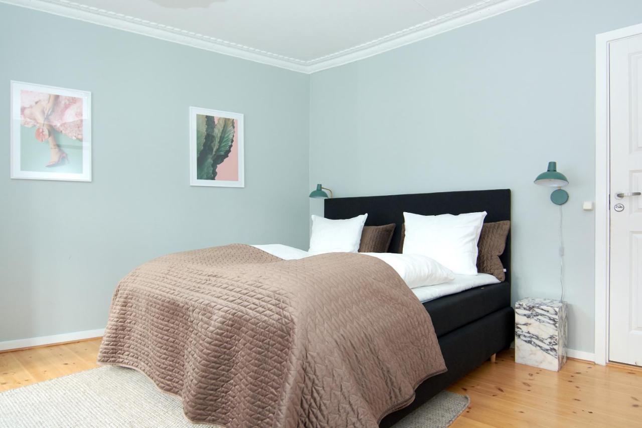 Large Modern Flats By Meat Packing District In Apartment