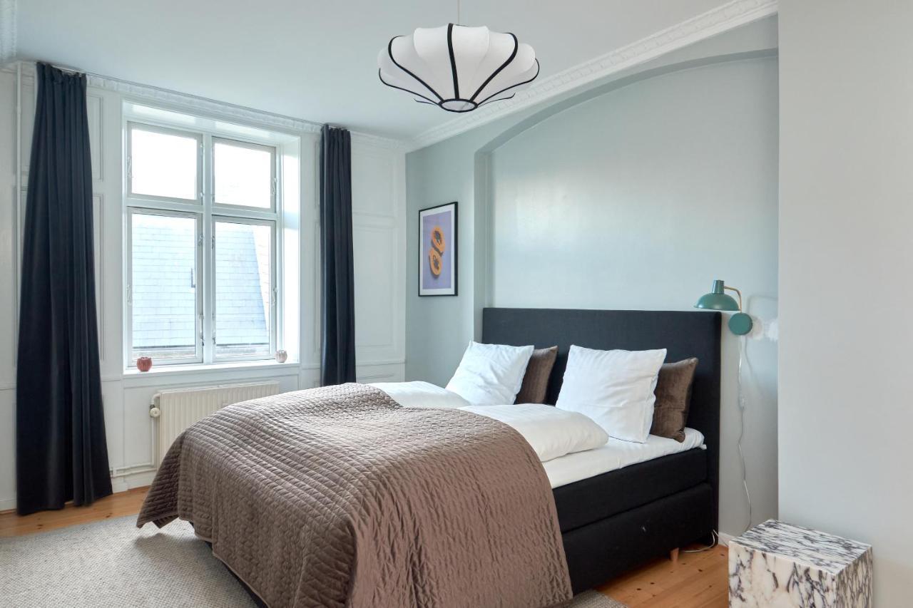 Large Modern Flats By Meat Packing District In *