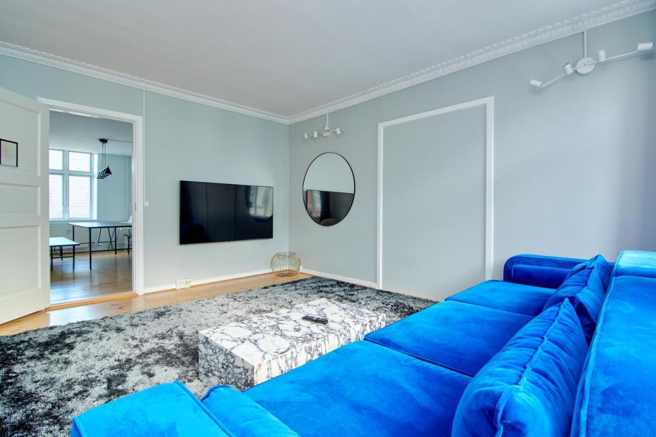 Large Modern Flats By Meat Packing District In Apartment *