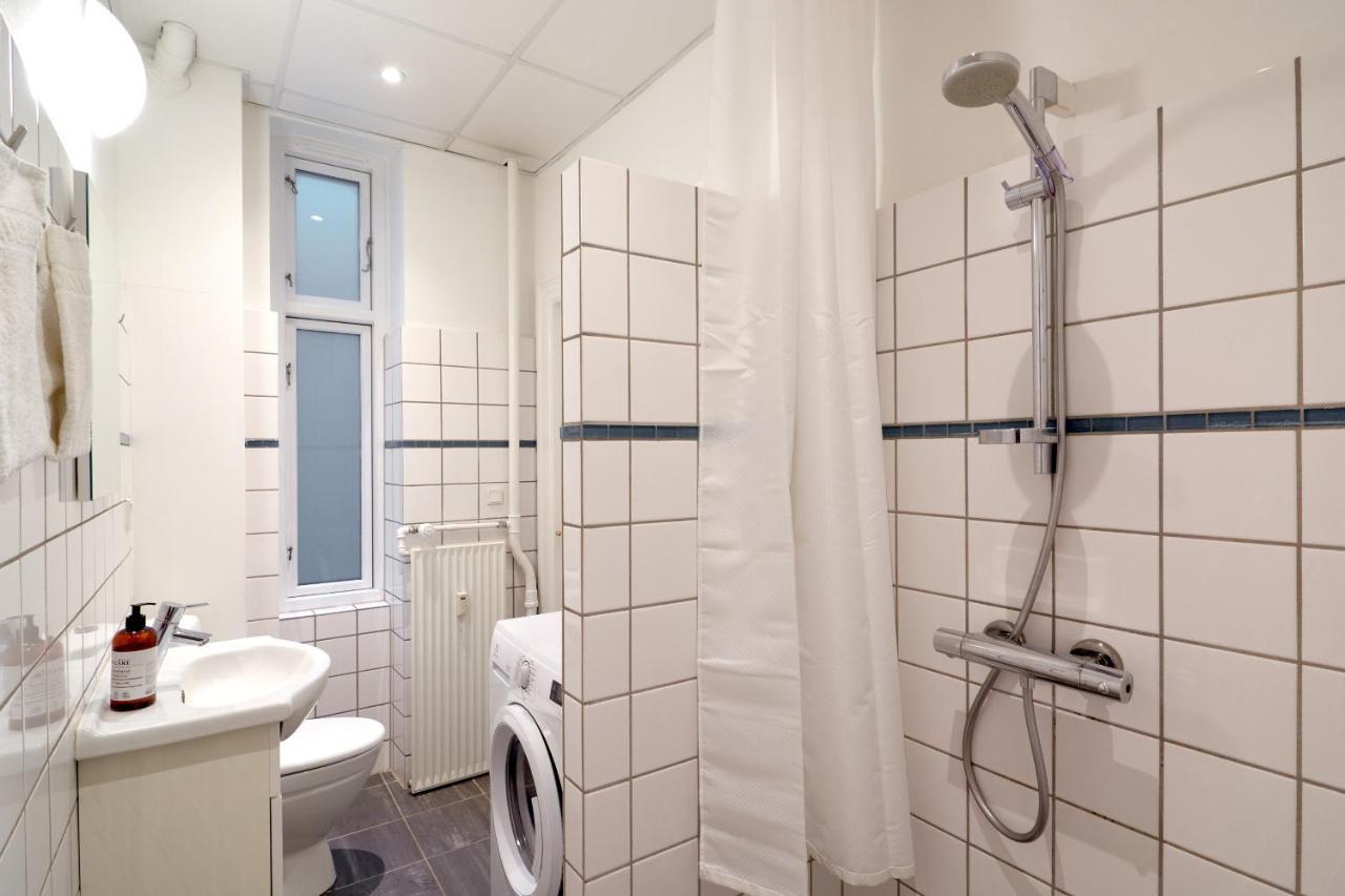 Large & Modern Flats In Family Friendly Neighbourhood Apartment