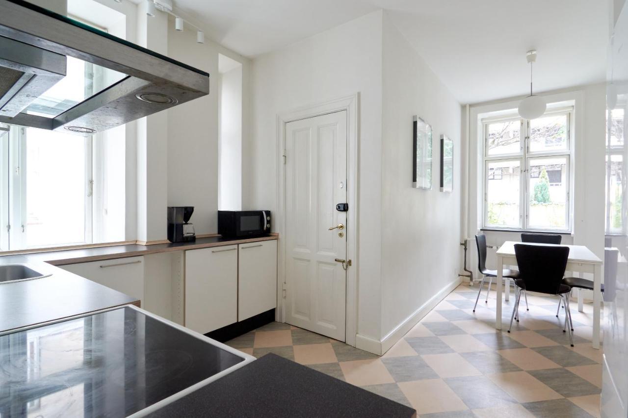 Large & Modern Flats In Family Friendly Neighbourhood Apartment