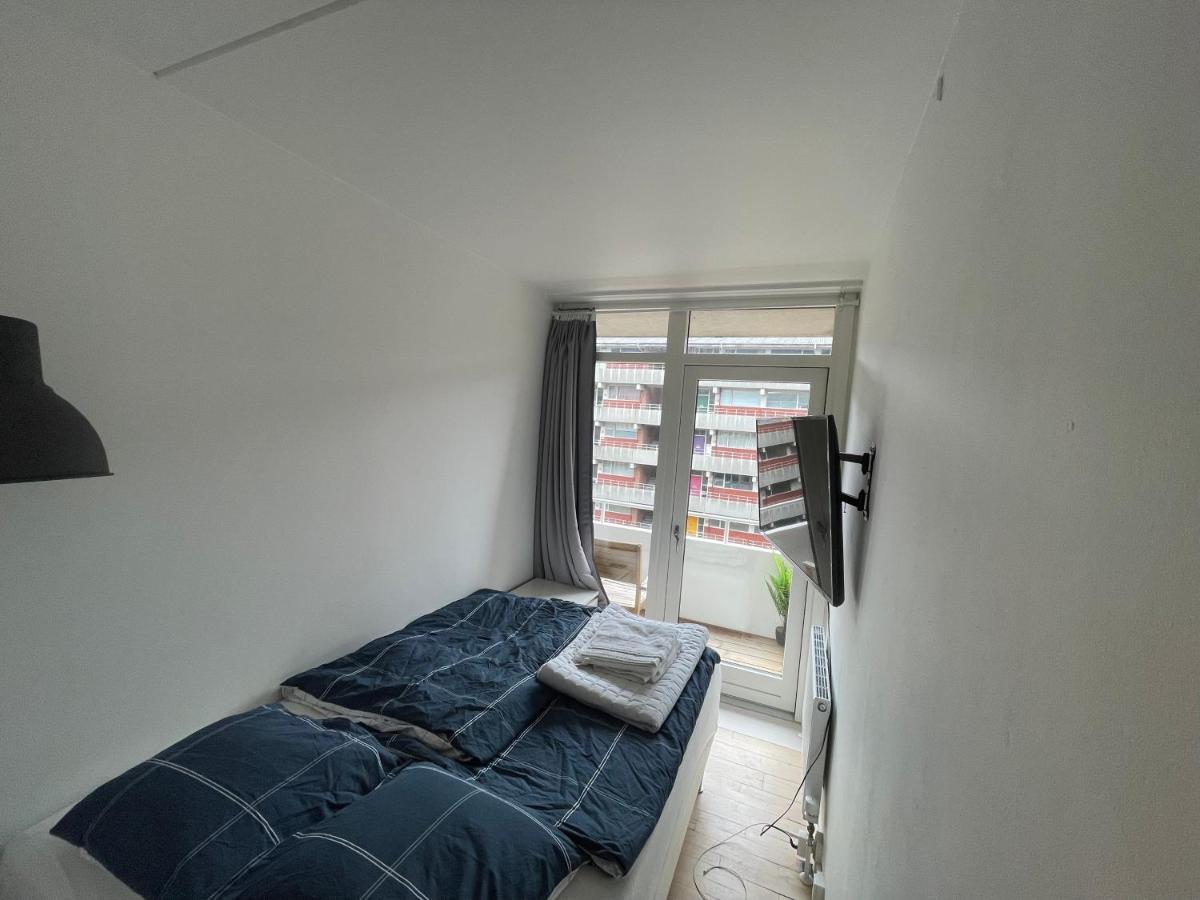 Apartment With Balcony, Free Parking & Elevator *