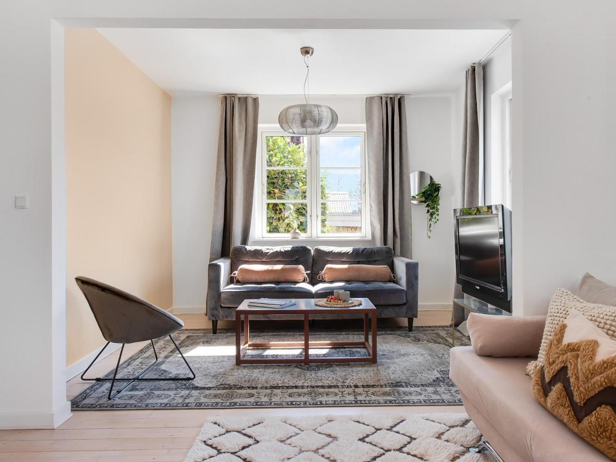 Sanders Charm - Endearing Two-bedroom With Shared Garden Apartamento