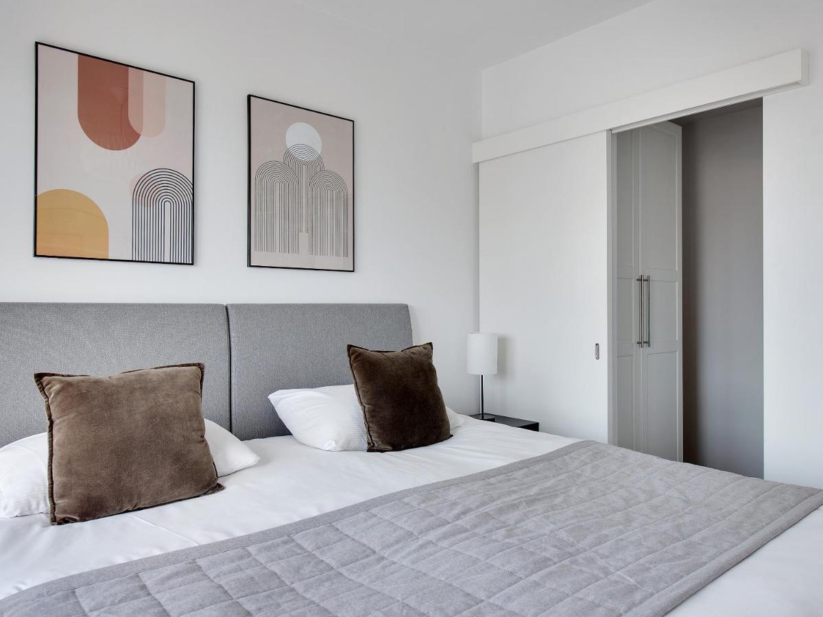 Sanders Arena - Chic Three-bedroom Close To Metro Station Apartment *