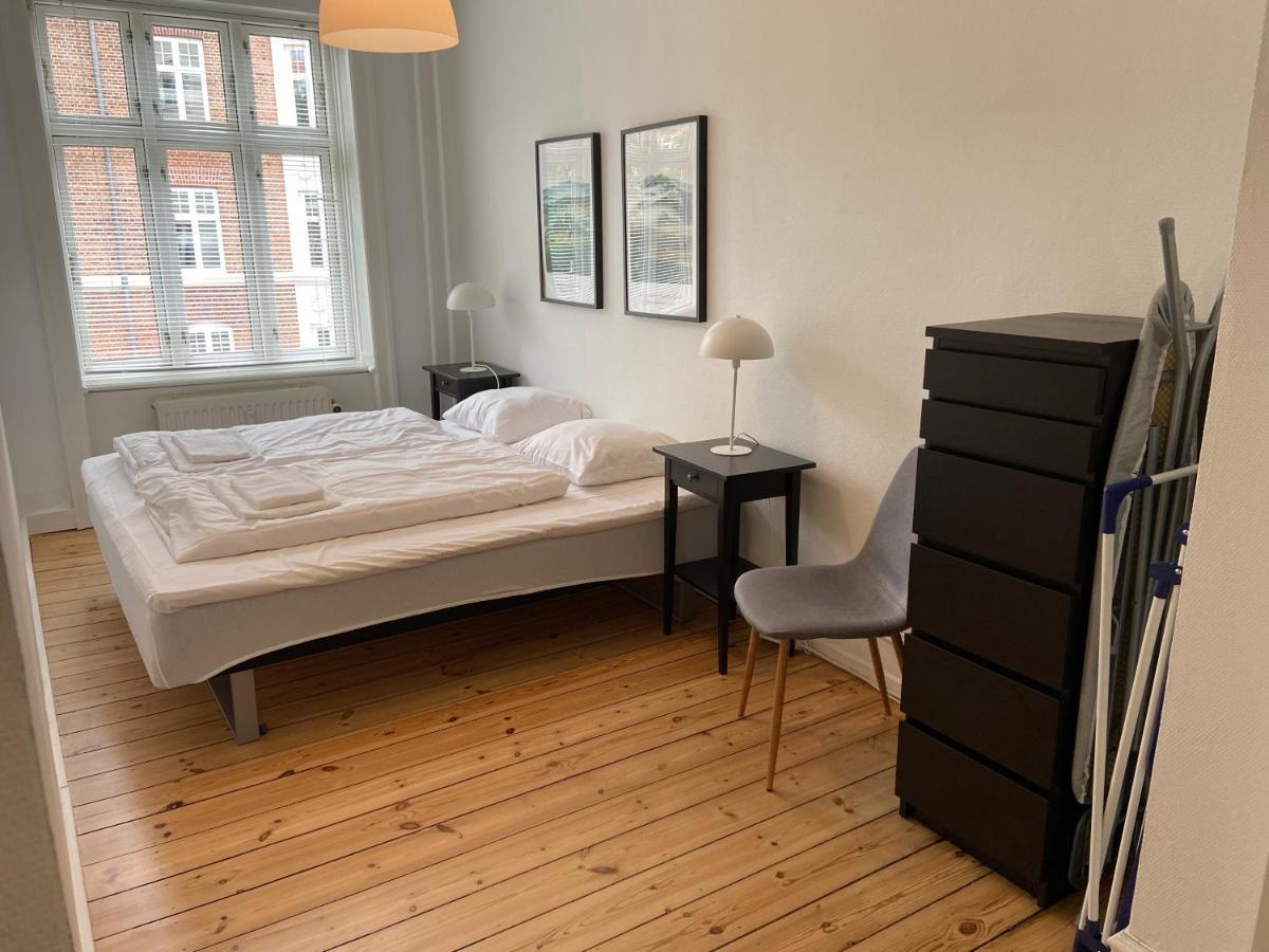 Bright 2-bedroom In Elegant Osterbro Apartment Copenhagen