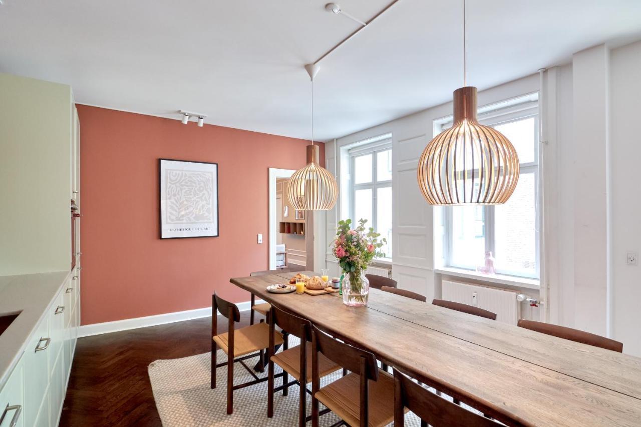 Apartment 220sqm Designer - Center - Private Balcony *