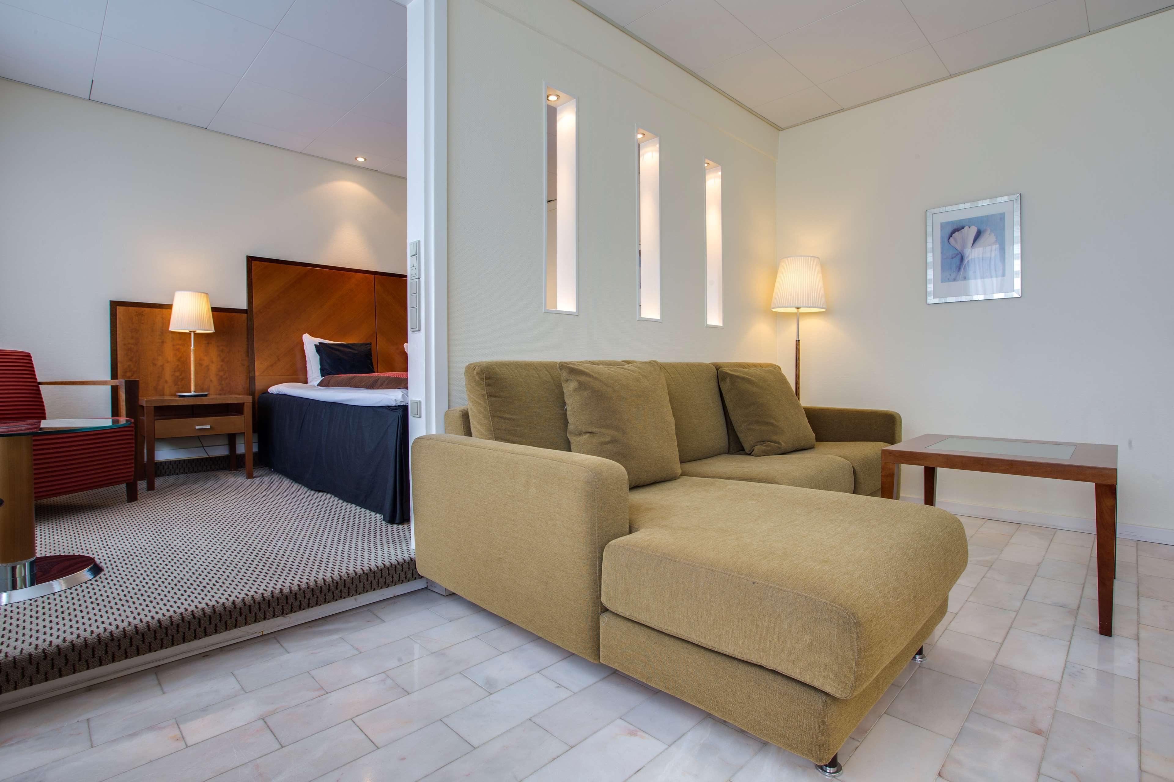 Hotel Western Airport 3*