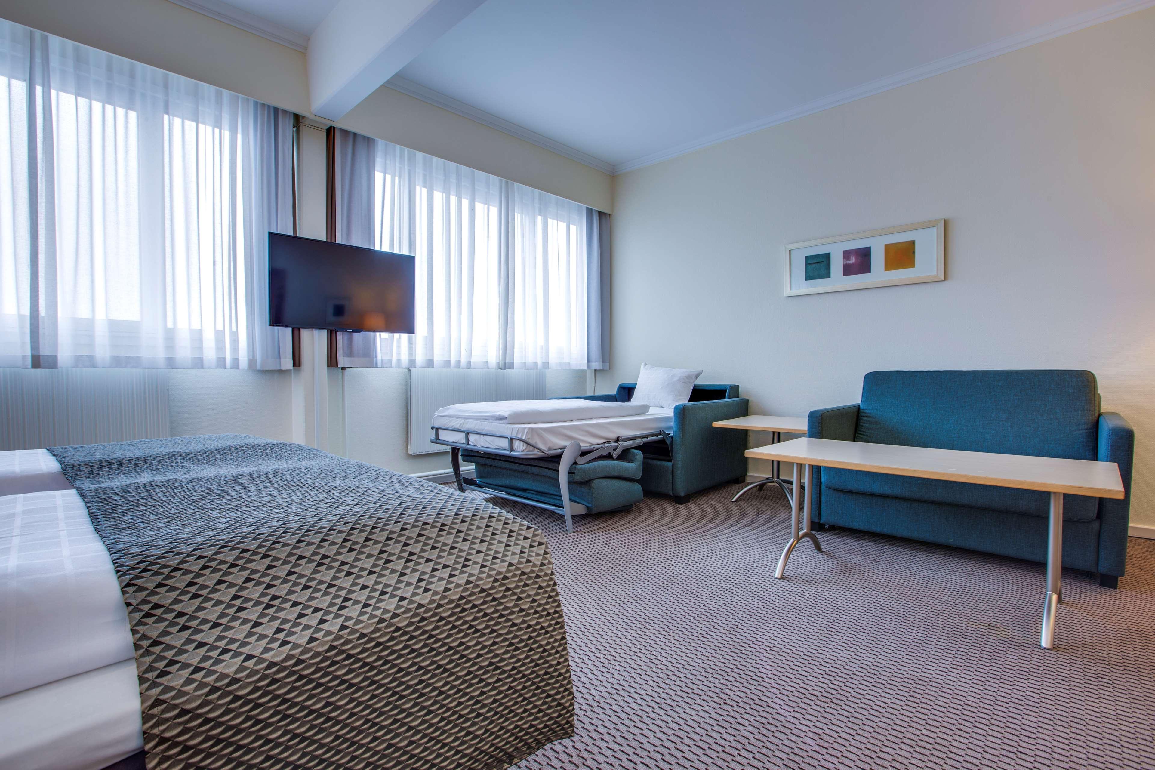 Hotel Western Airport 3*
