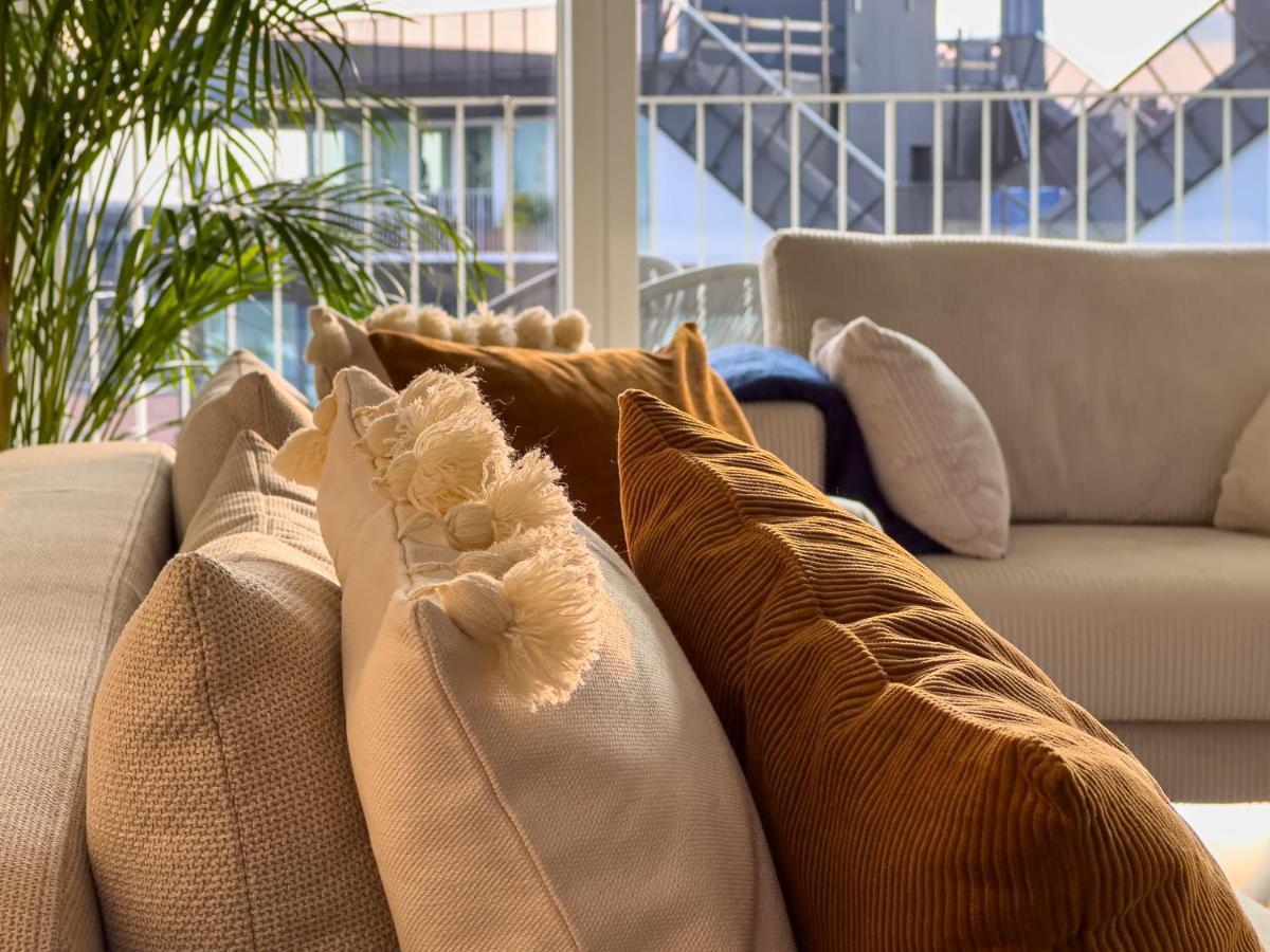 Huoneisto Exclusive Penthouse With Sunset Views