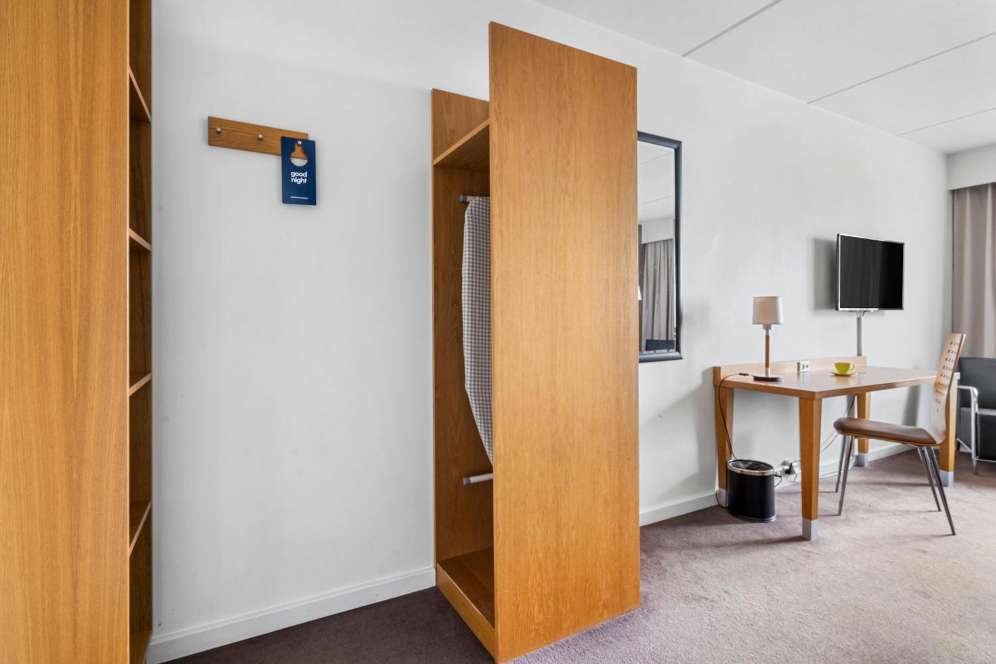 Western Park Globetrotter Airport Hotel