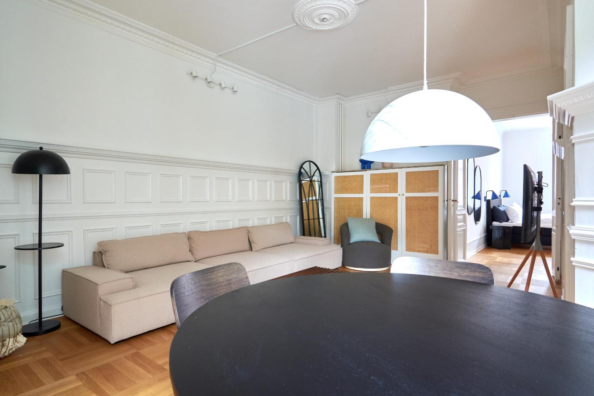 Spacious 3 Bedroom Manor Flat Next To Tivoli Apartment *