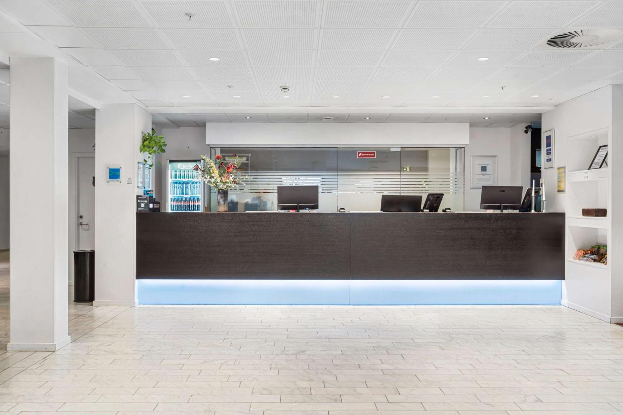 Western Park Globetrotter Airport Hotel