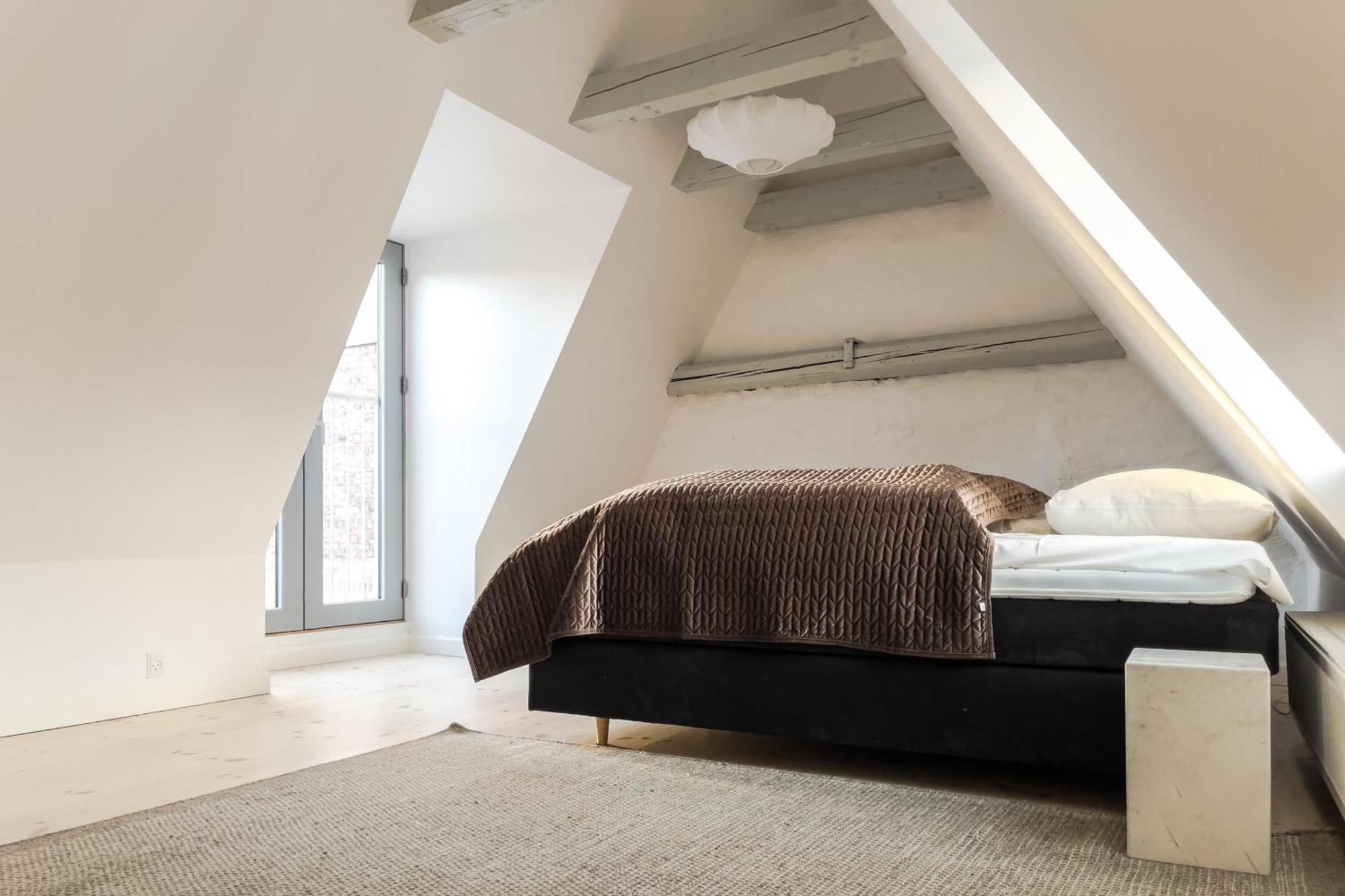 Flats On Location By Round Tower