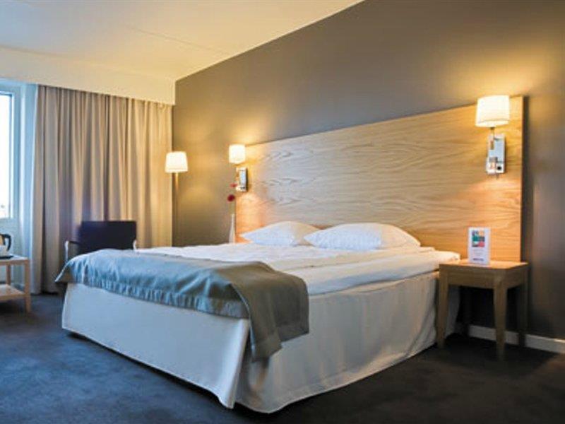 Western Park Globetrotter Airport Hotel
