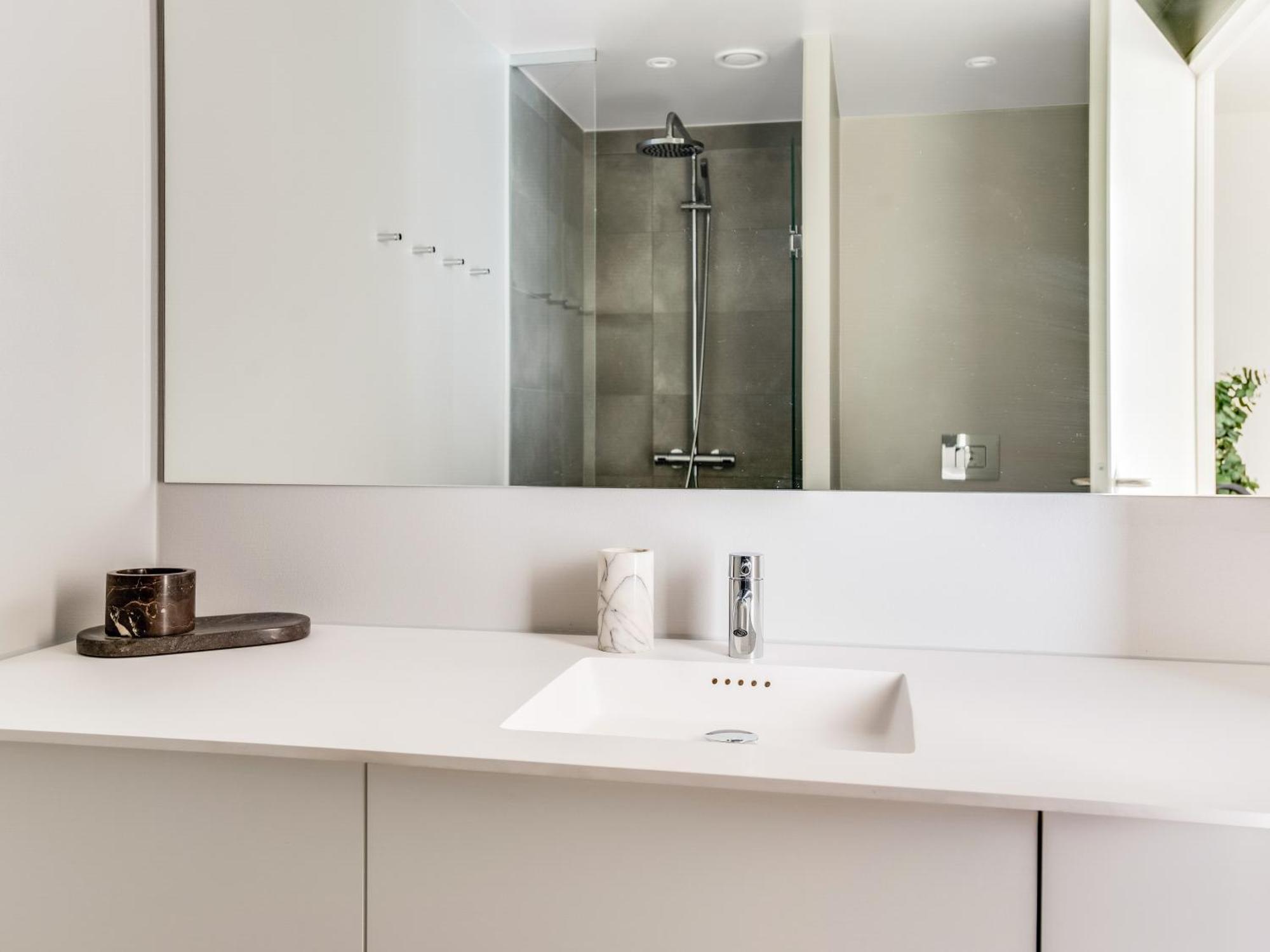 Sanders View - Stunning Two-bedroom With Harbor View Lejlighed *