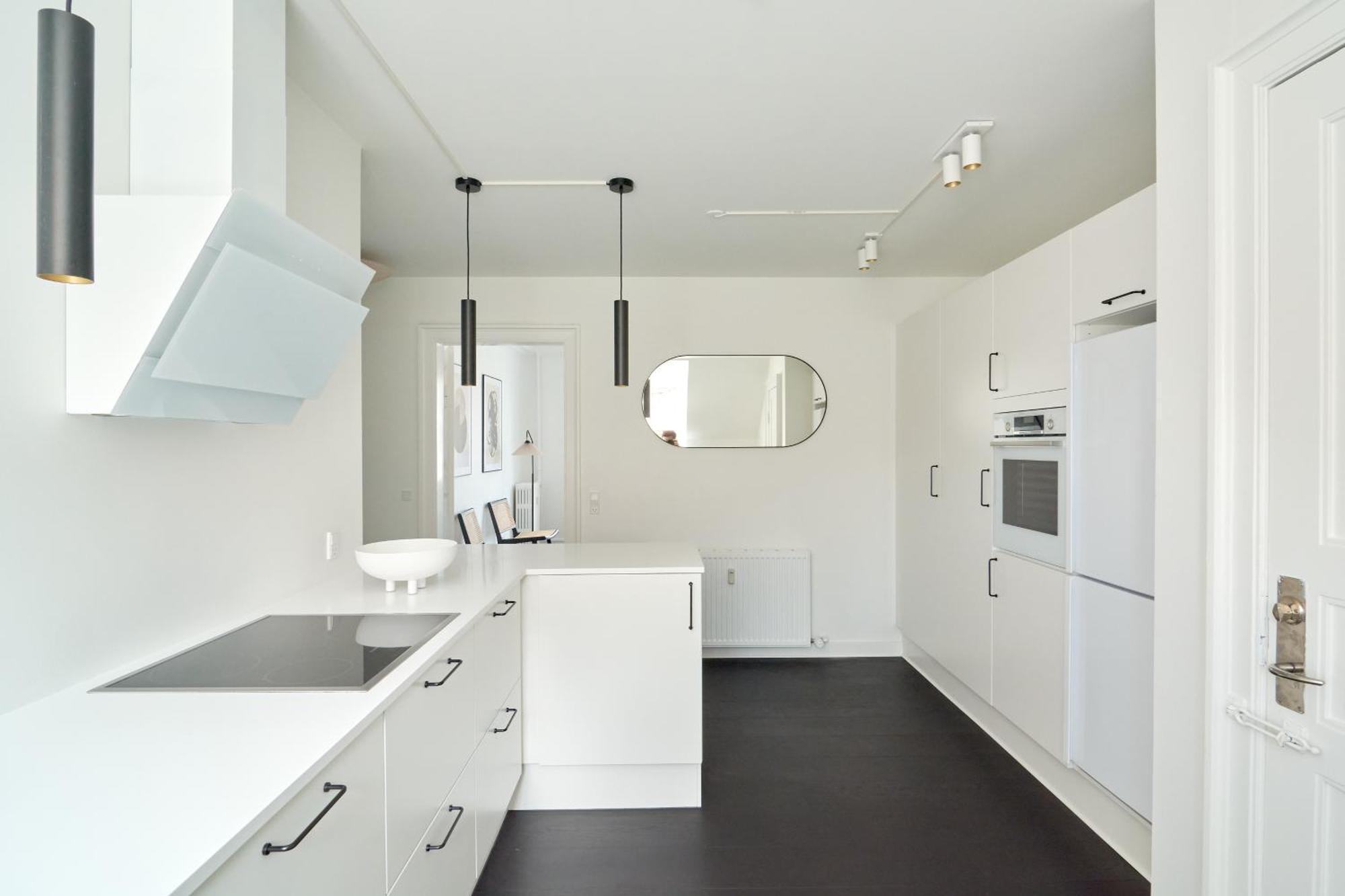 Beautiful 3 Bedroom Near Shopping & Metro *