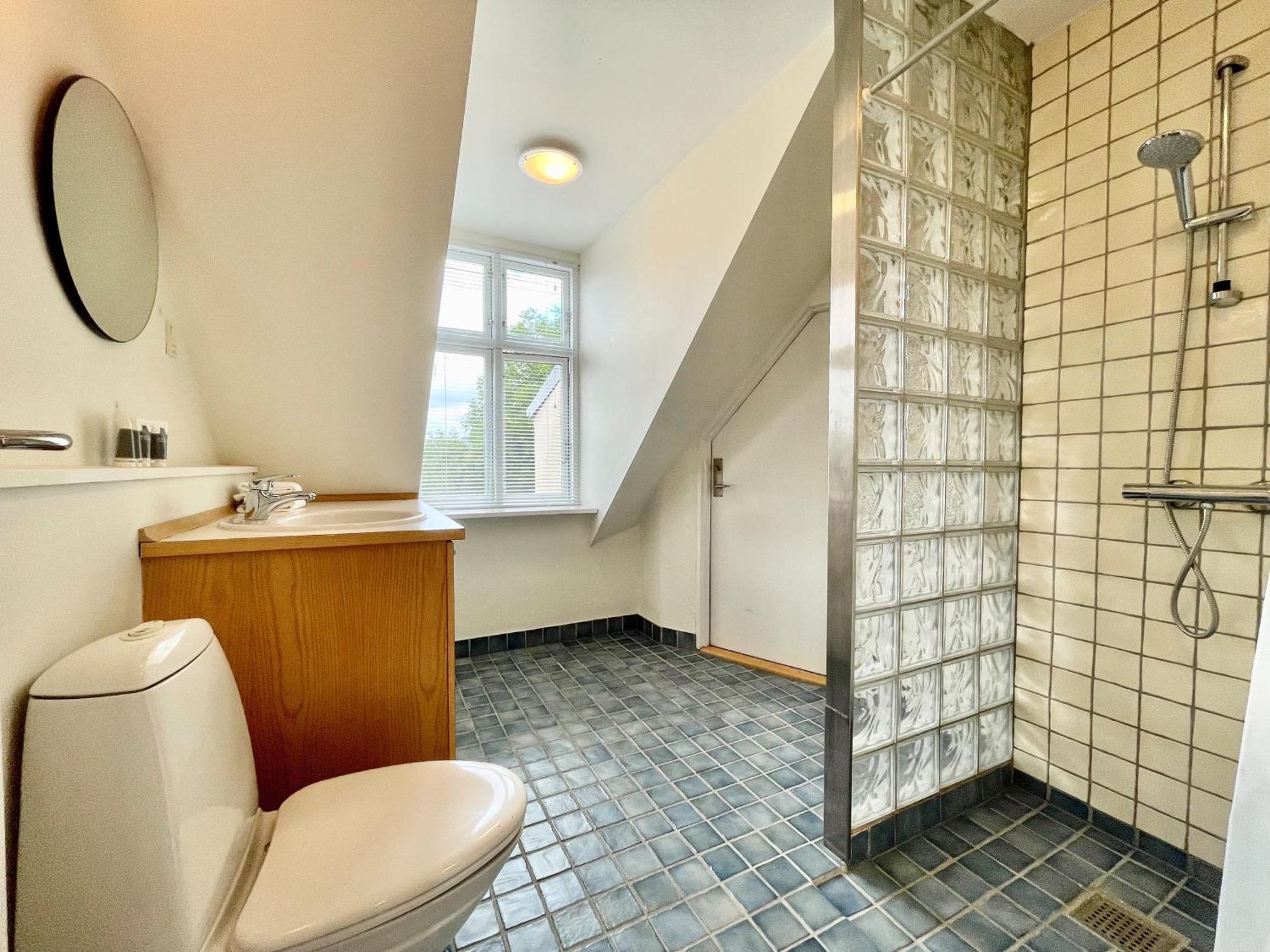 Family Friendly Flat With 2 Bedrooms In Peaceful Area *