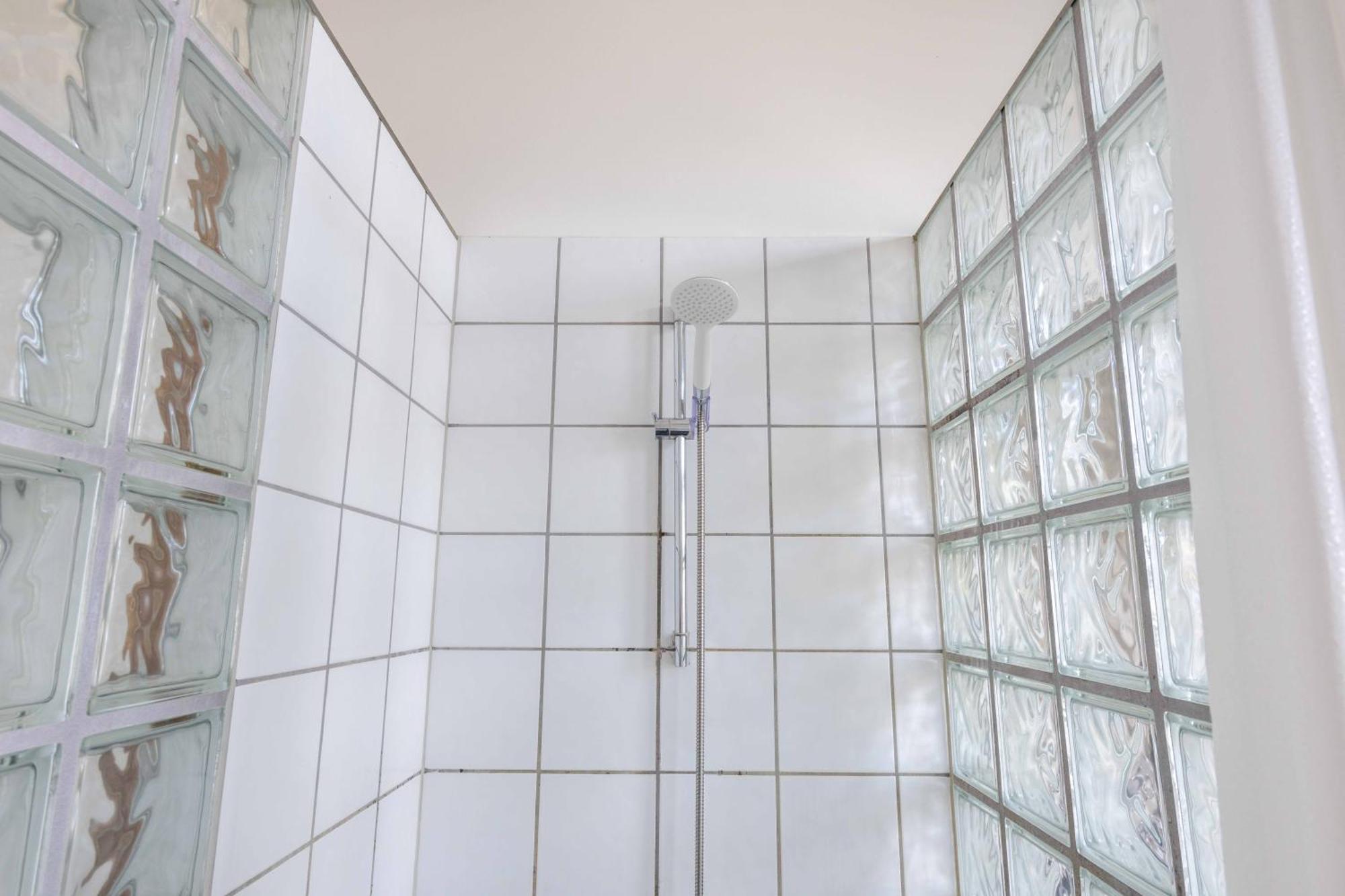 3 Bedroom In Lovely Area Apartment *