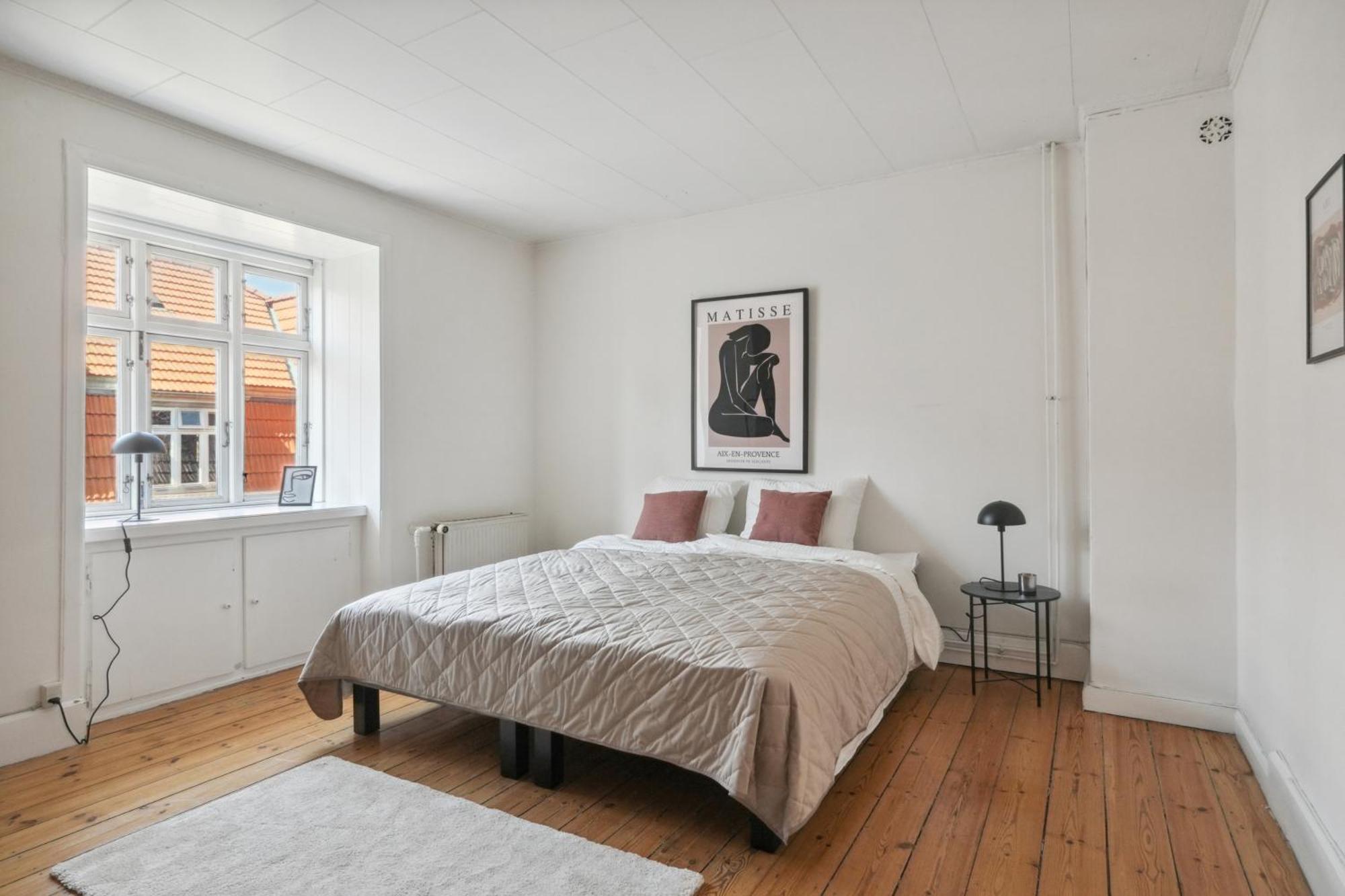 - 2br Sophisticated Urban Retreat Apartment
