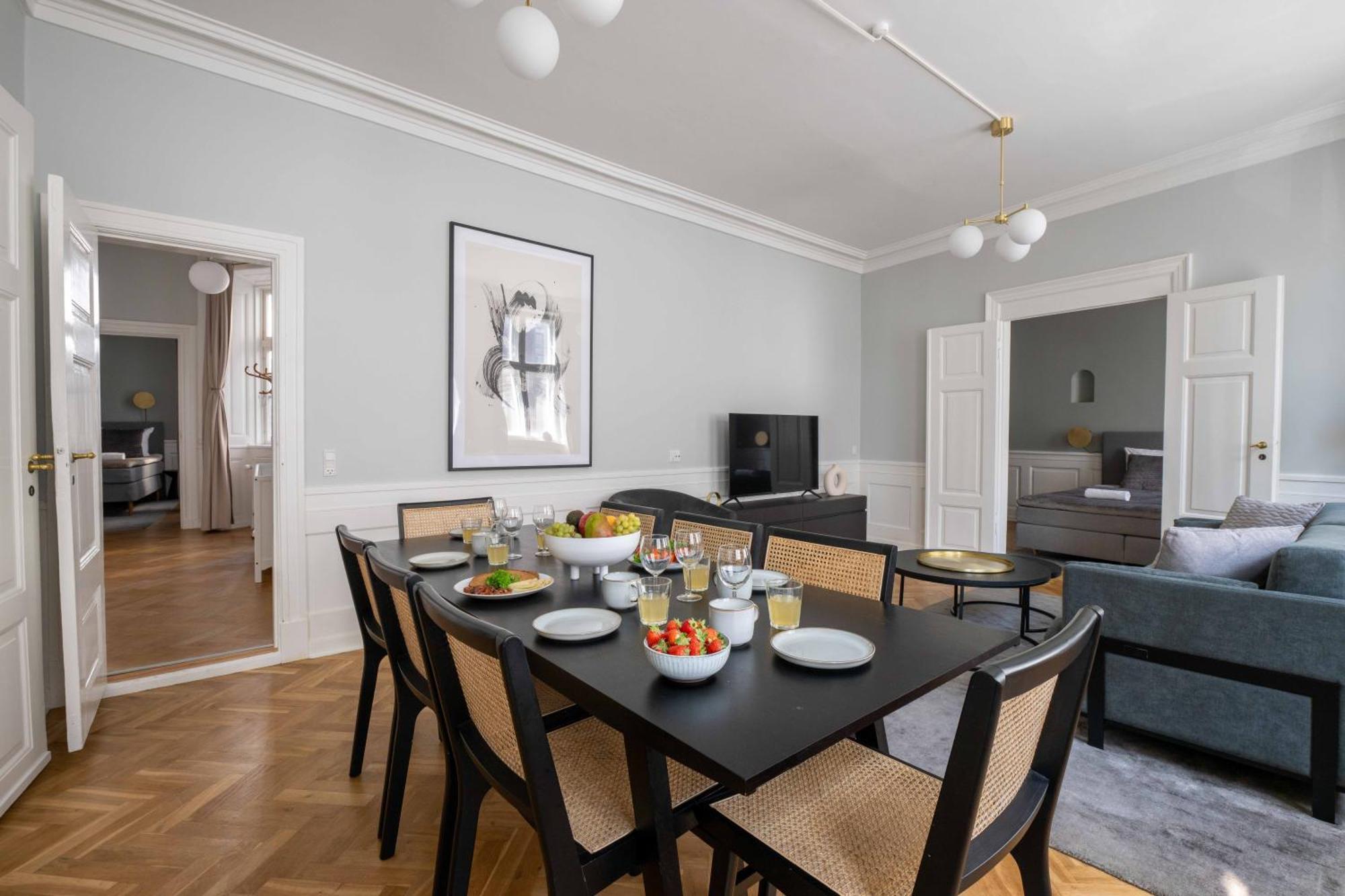 Lavish 4br Flat In The Heart Of Cph By The Canals *