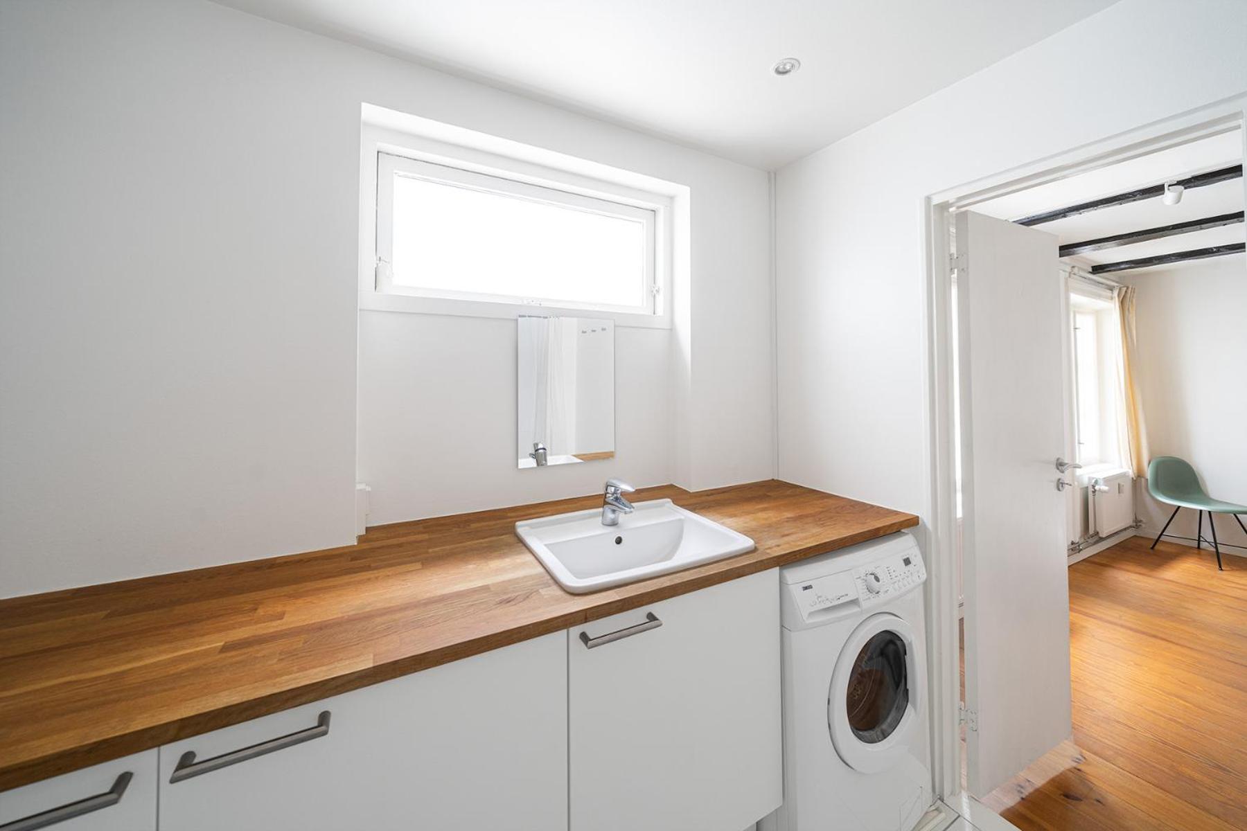 Charming W. 2-bedrooms Appartement *