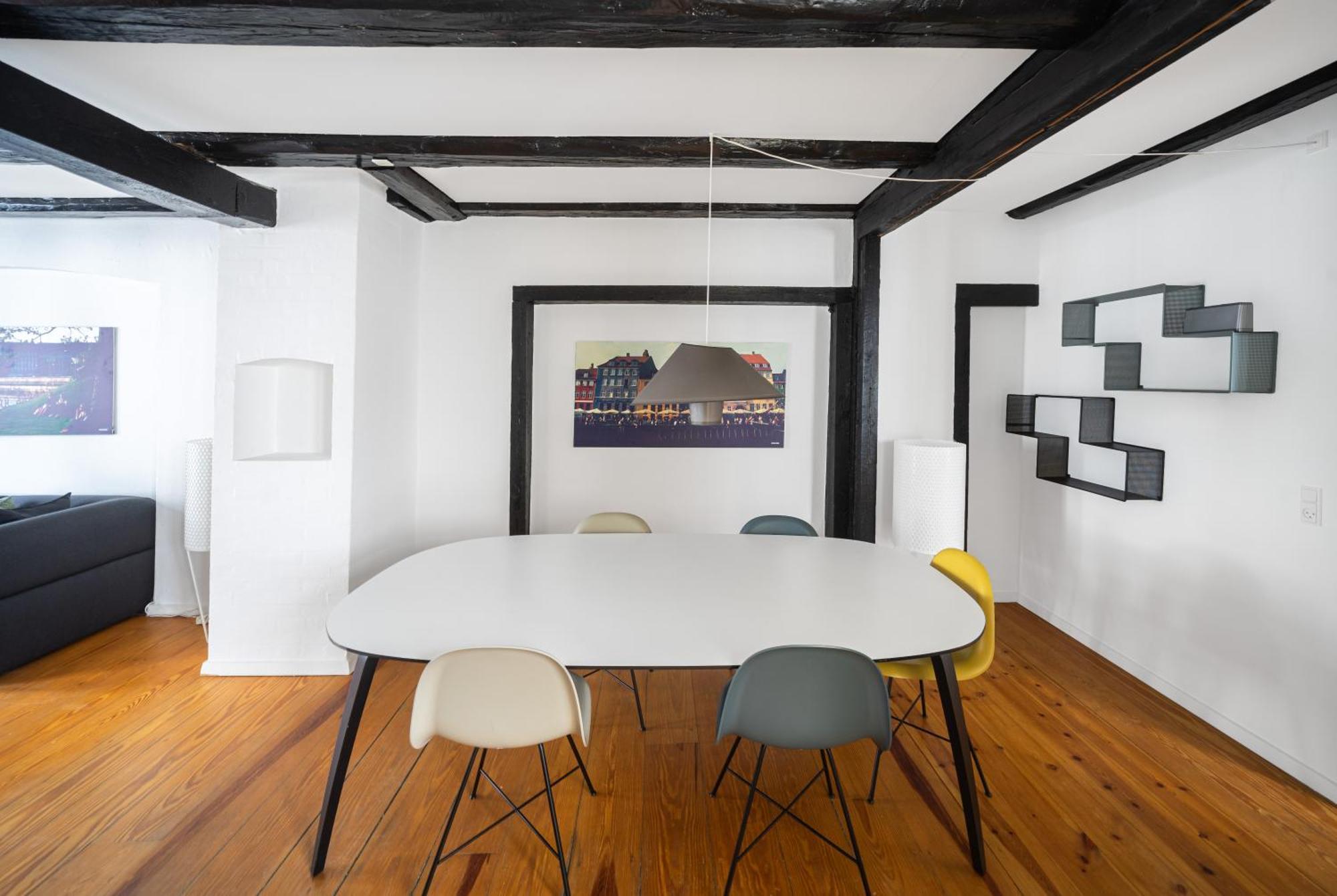 Charming W. 2-bedrooms Appartement