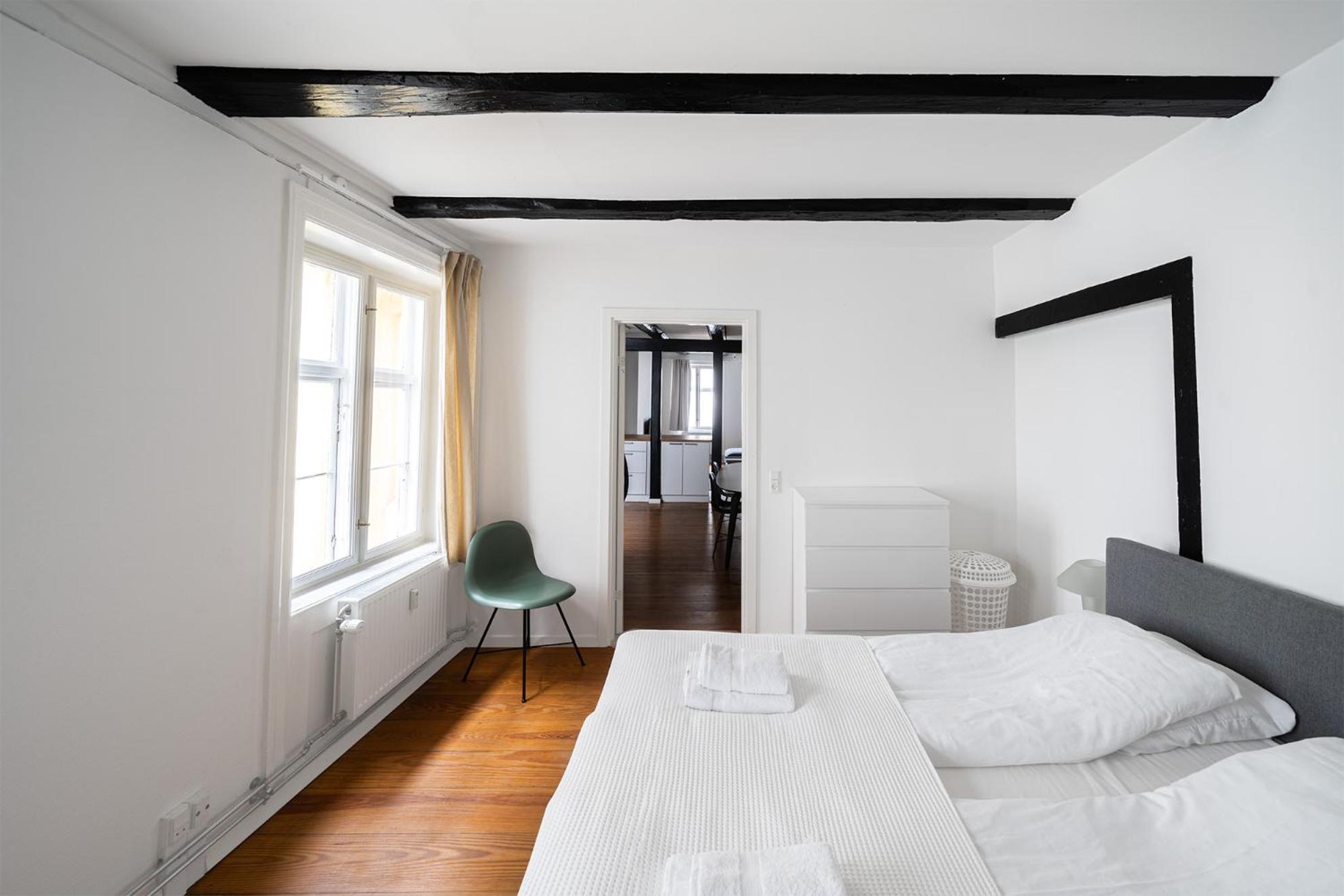 Charming W. 2-bedrooms Appartement