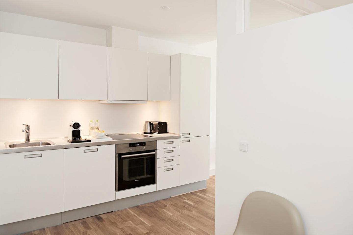 Cool 1-bed With Private Terrace Apartment *