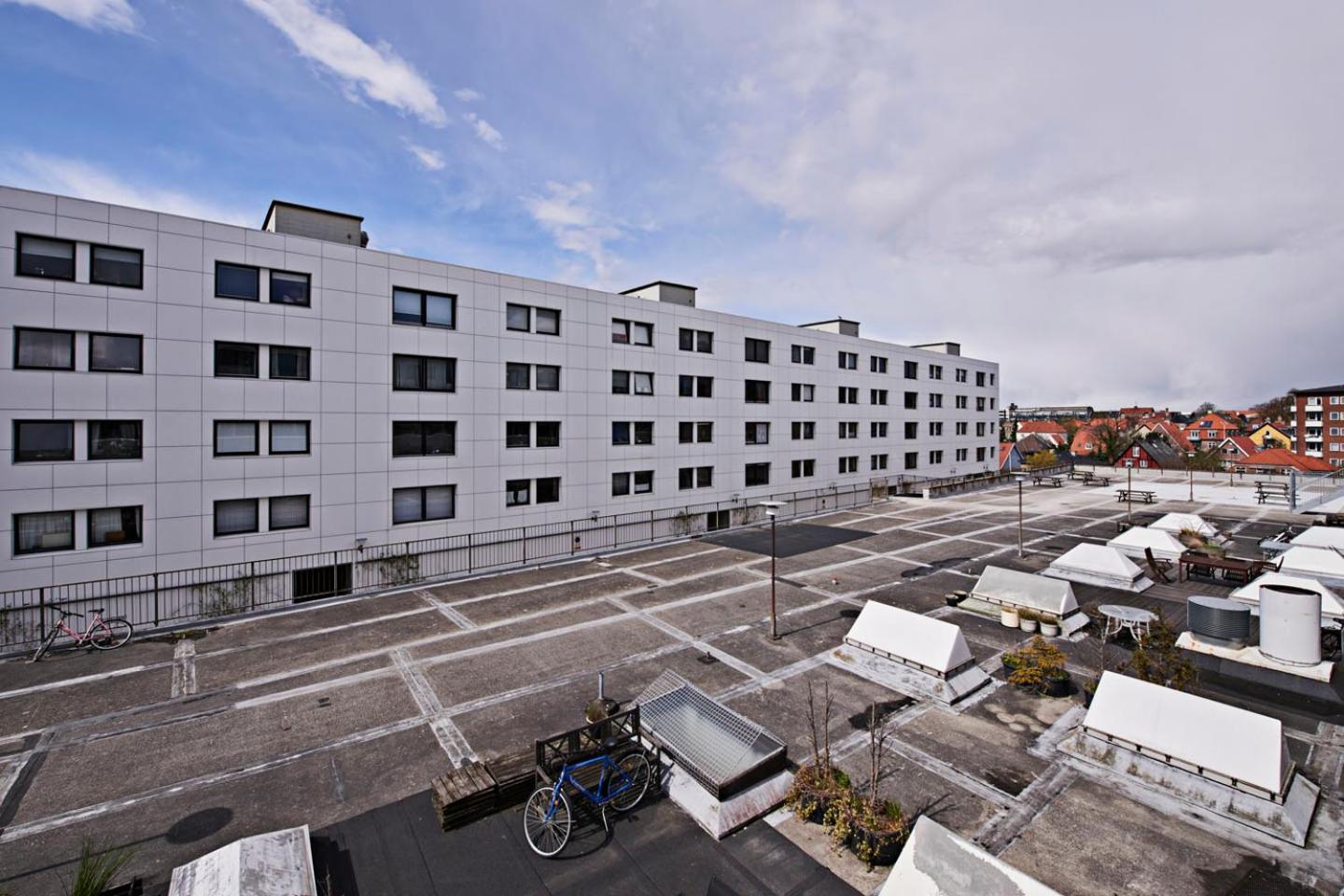 Cool 1-bed With Private Terrace Apartment *