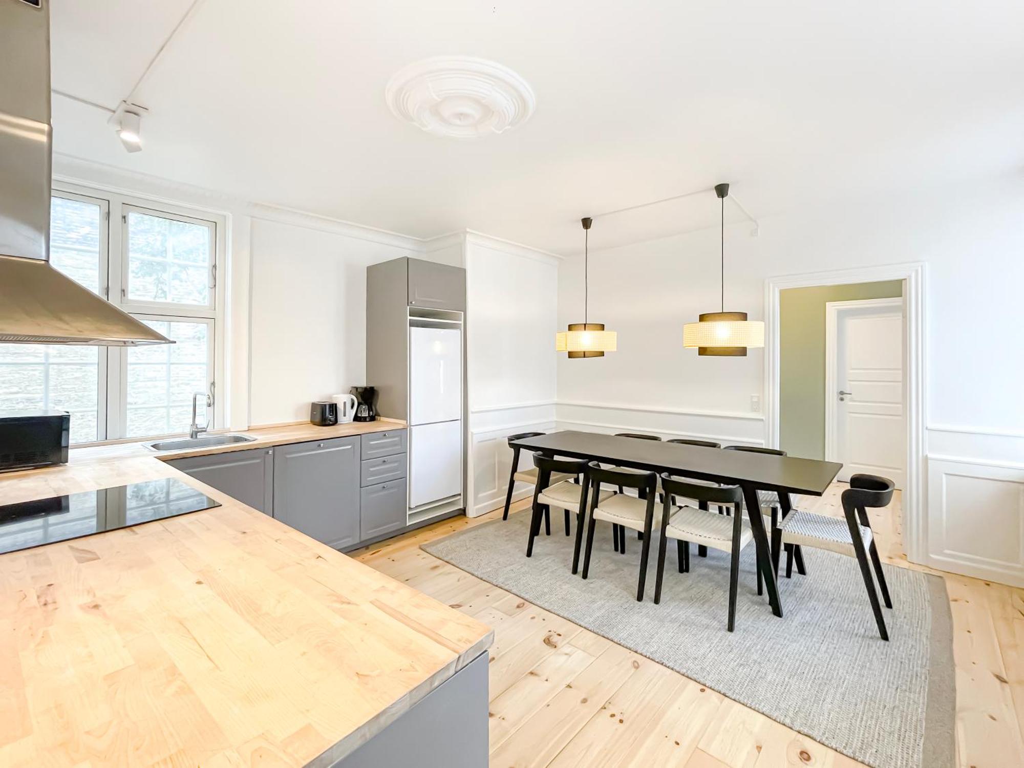 Big 4 Bedroom Flat With Bathtub By Cph Hall Square Apartment *