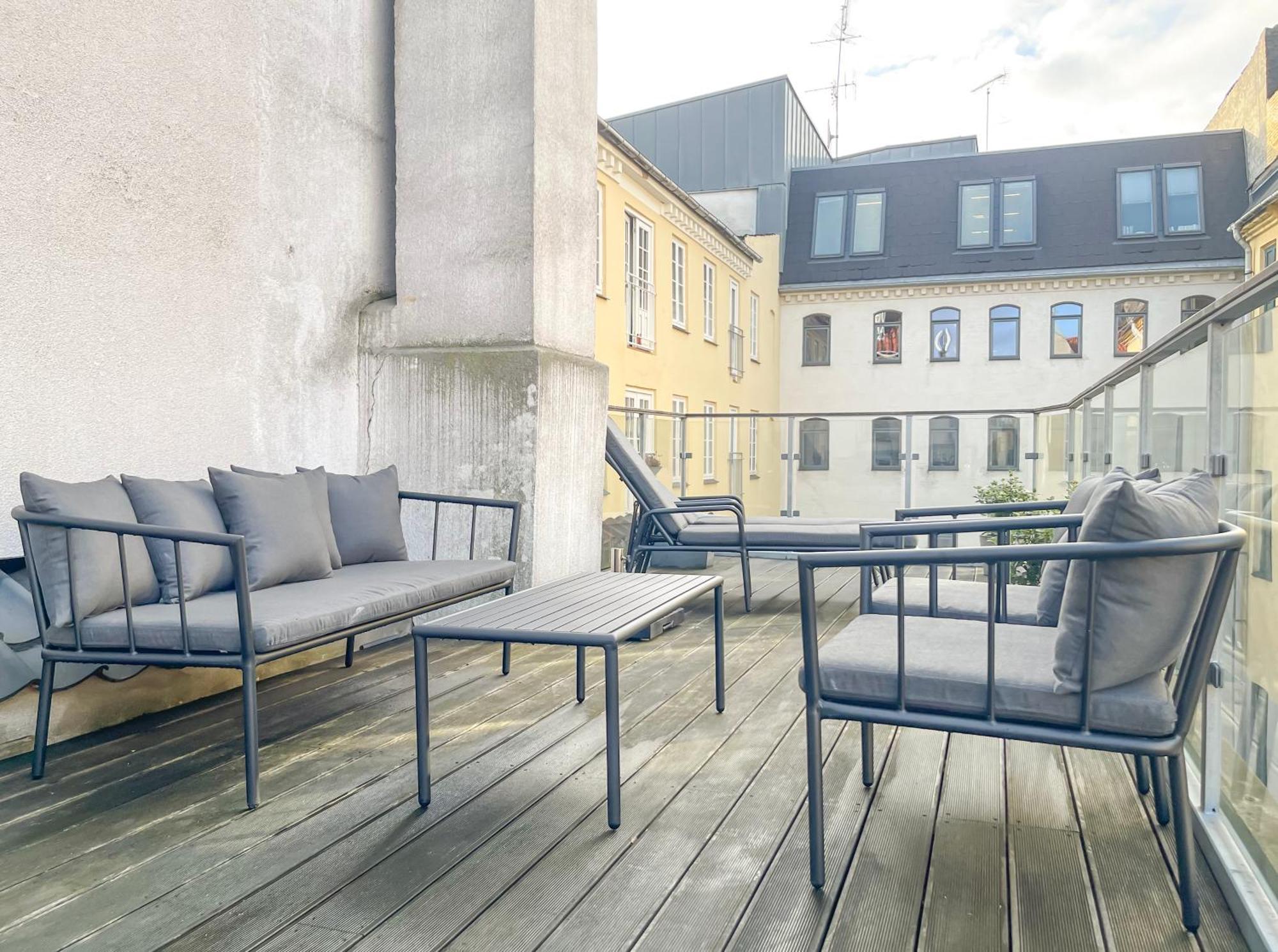 Big 4 Bedroom Flat With Bathtub By Cph Hall Square Apartment *