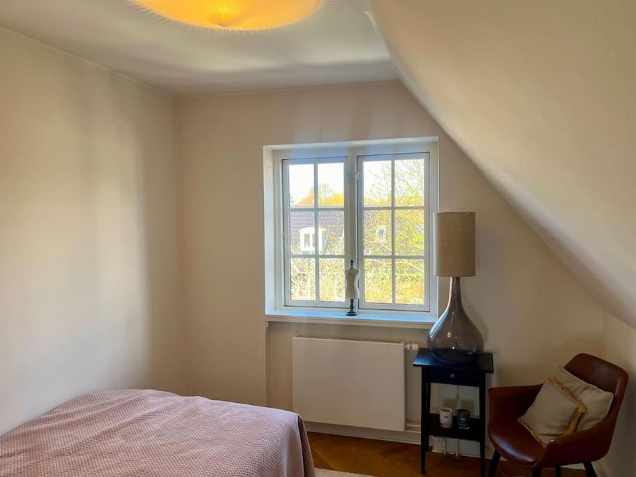 Huge In Hellerup With A Large Garden - Very Close To Villa