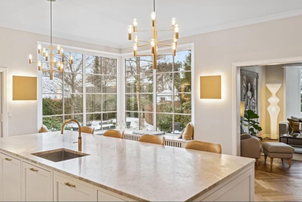 Huge In Hellerup With A Large Garden - Very Close To Kopenhagen