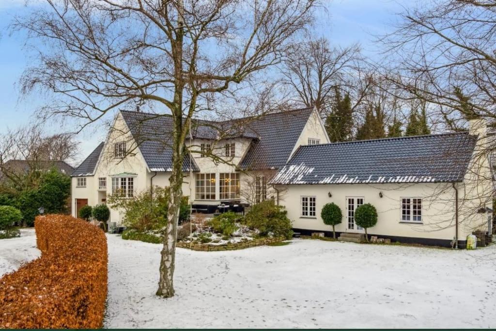 Huge In Hellerup With A Large Garden - Very Close To Kopenhagen
