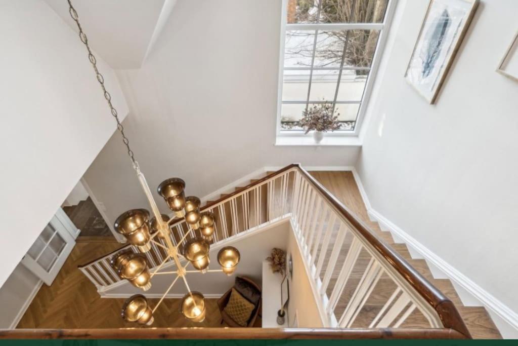 Huge In Hellerup With A Large Garden - Very Close To * Kopenhagen