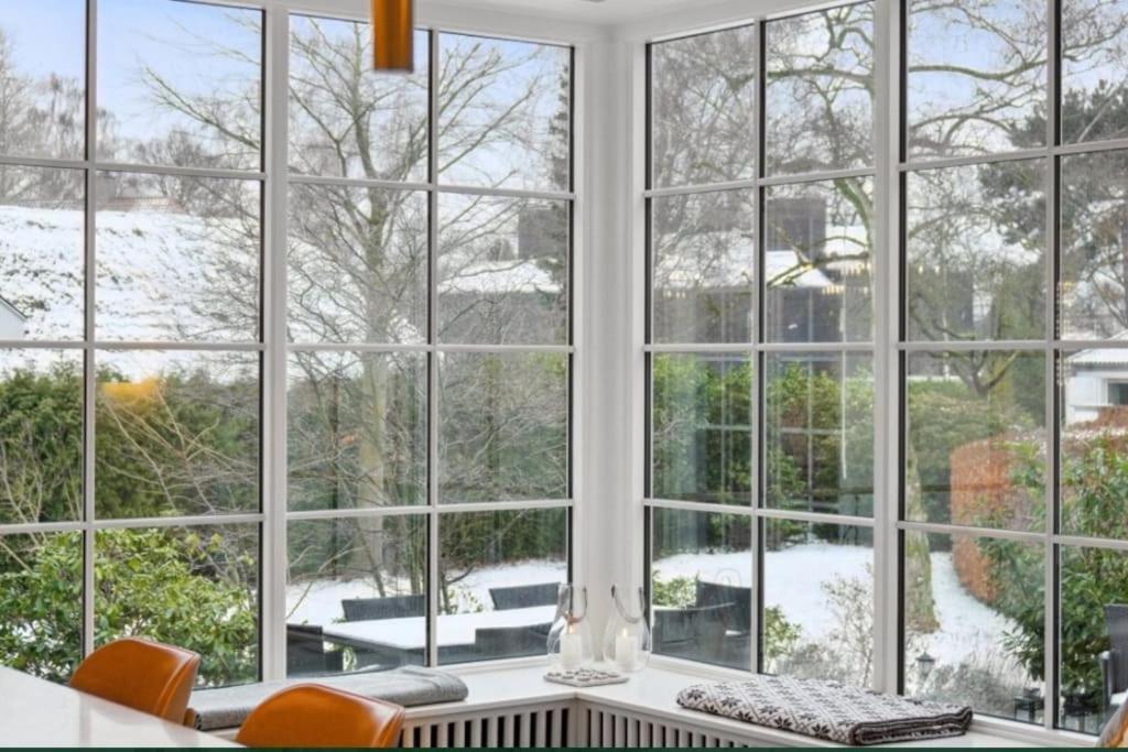 Villa Huge In Hellerup With A Large Garden - Very Close To