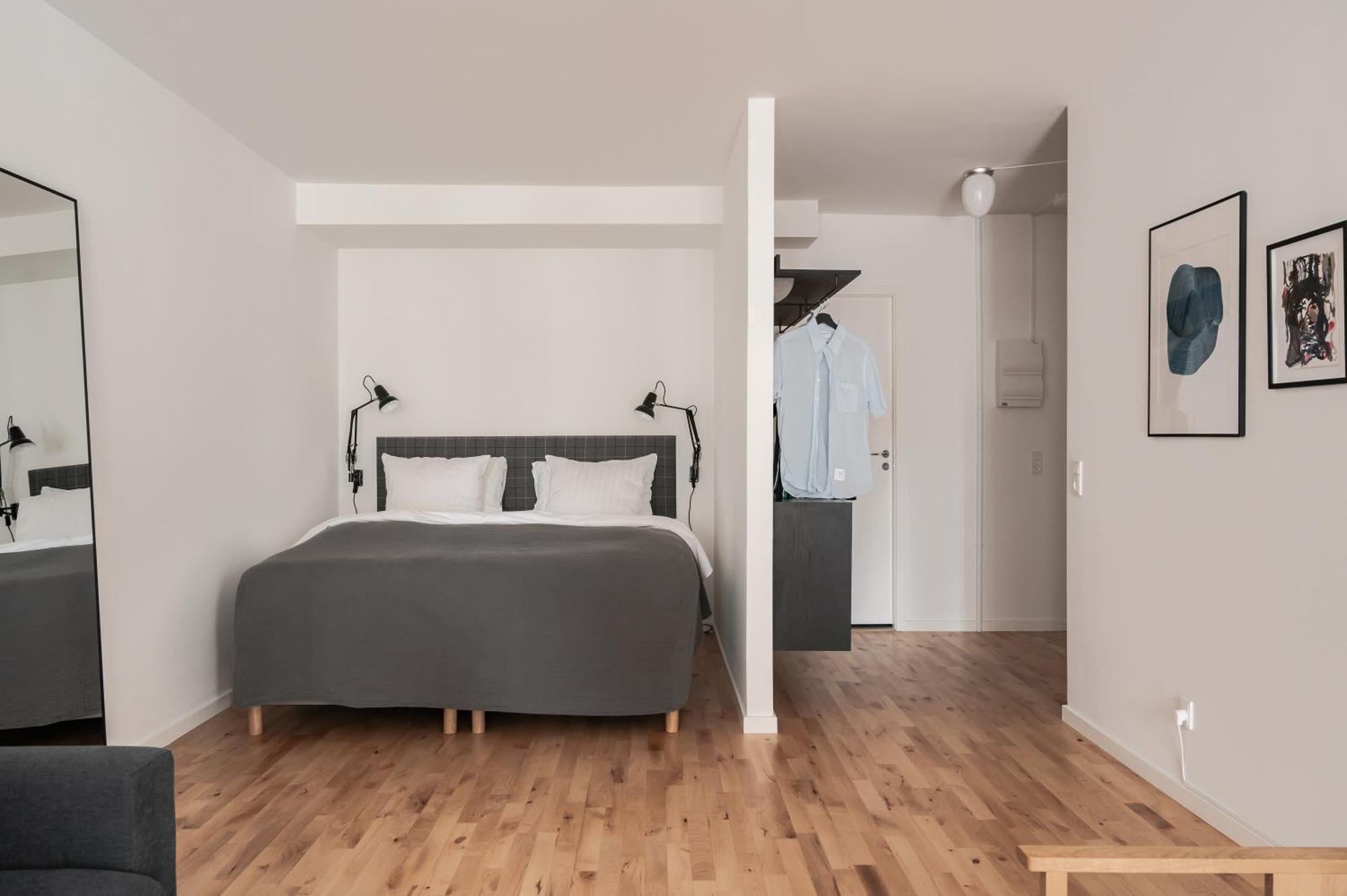 Queens Courtyard By Daniel&jacob's