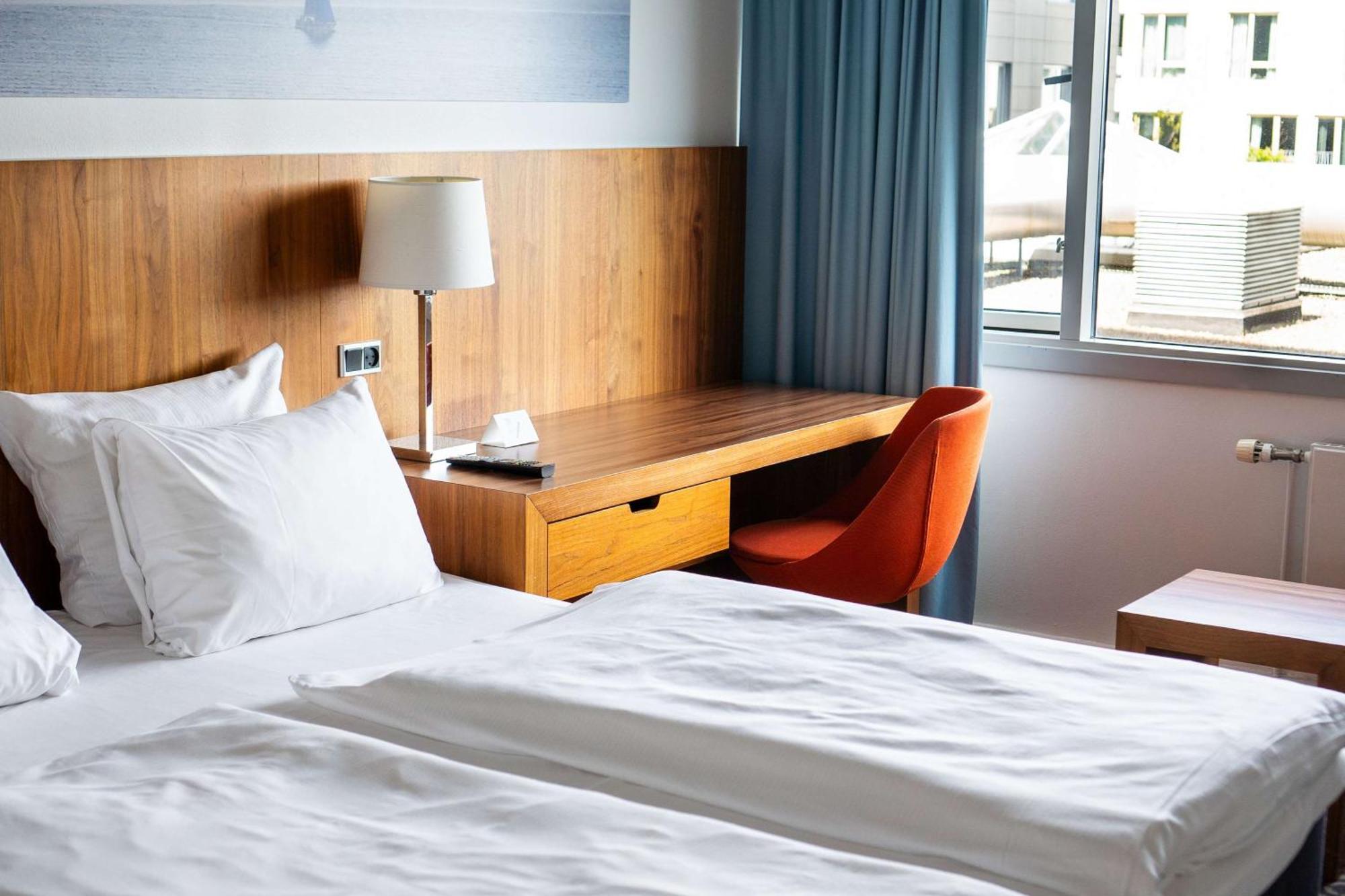 Western Park Globetrotter Airport Hotel