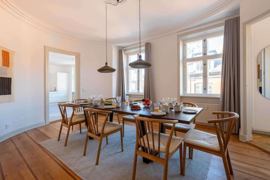 Spacious On Lively & Vibrant Street Appartement Copenhague
