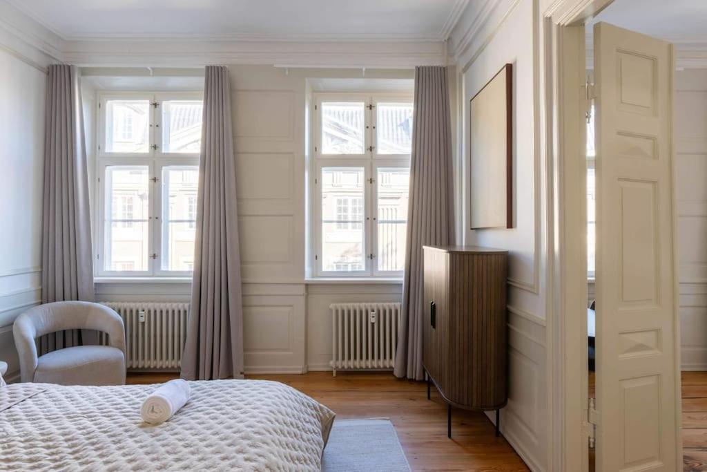 Spacious On Lively & Vibrant Street