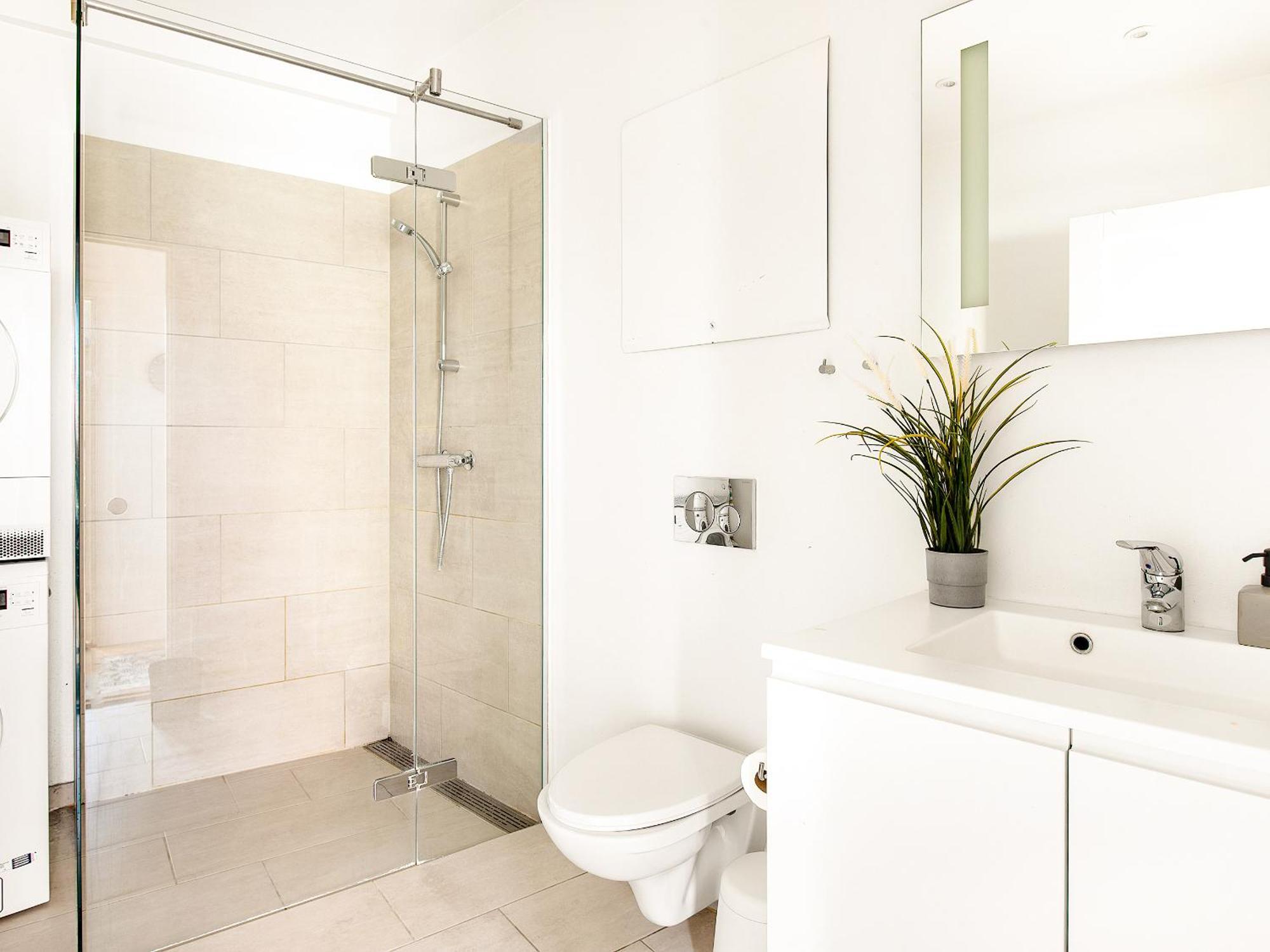 Sanders Leaves - Pleasant Four-bedroom In Downtown Apartamento *