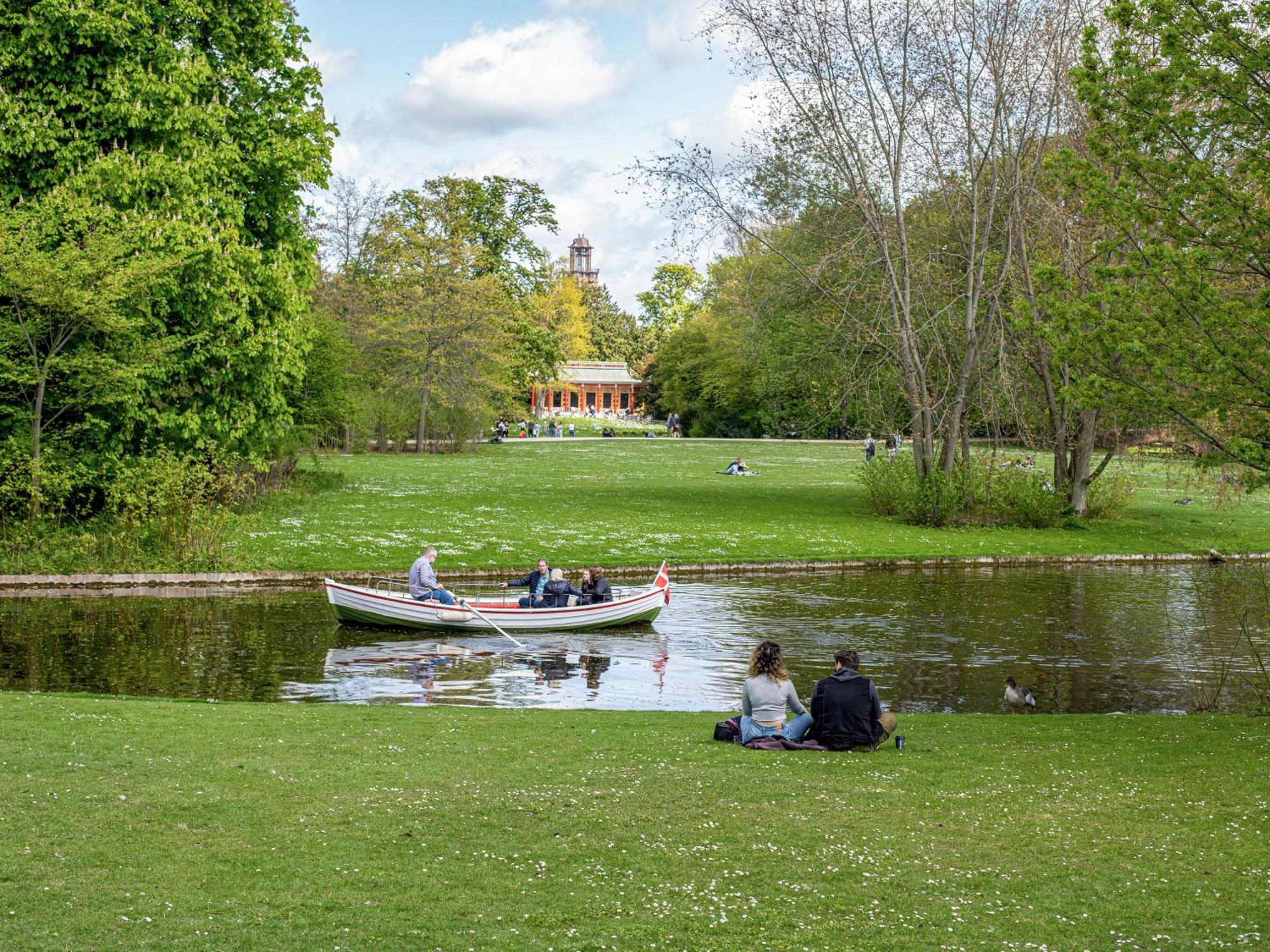 Sanders Swan - Marvellous Close To The Center Of Kööpenhamina